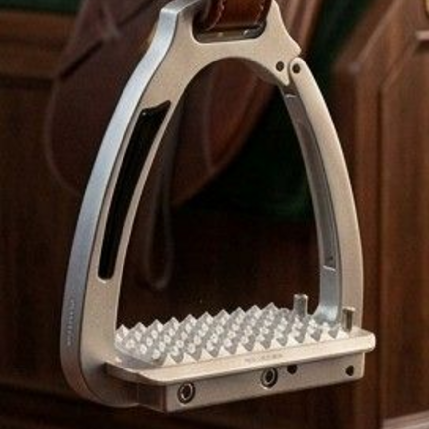 Horse Tech Safety Aluminum Stirrup with Magnet - Youth 4"