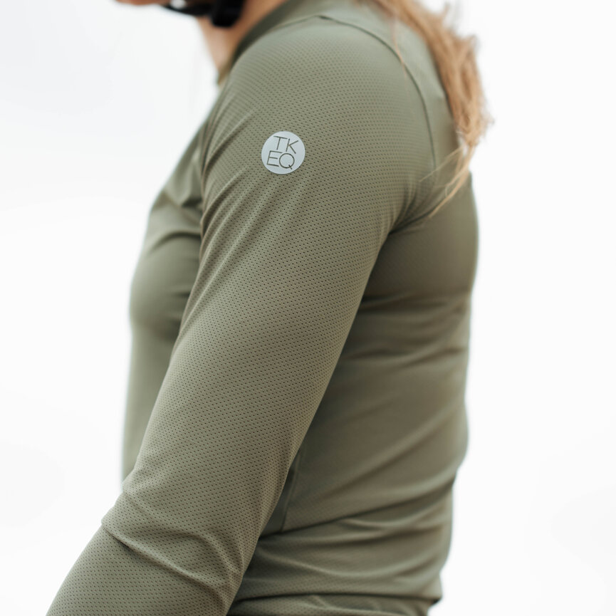 GLOBE TROT PERFORMANCE TOP