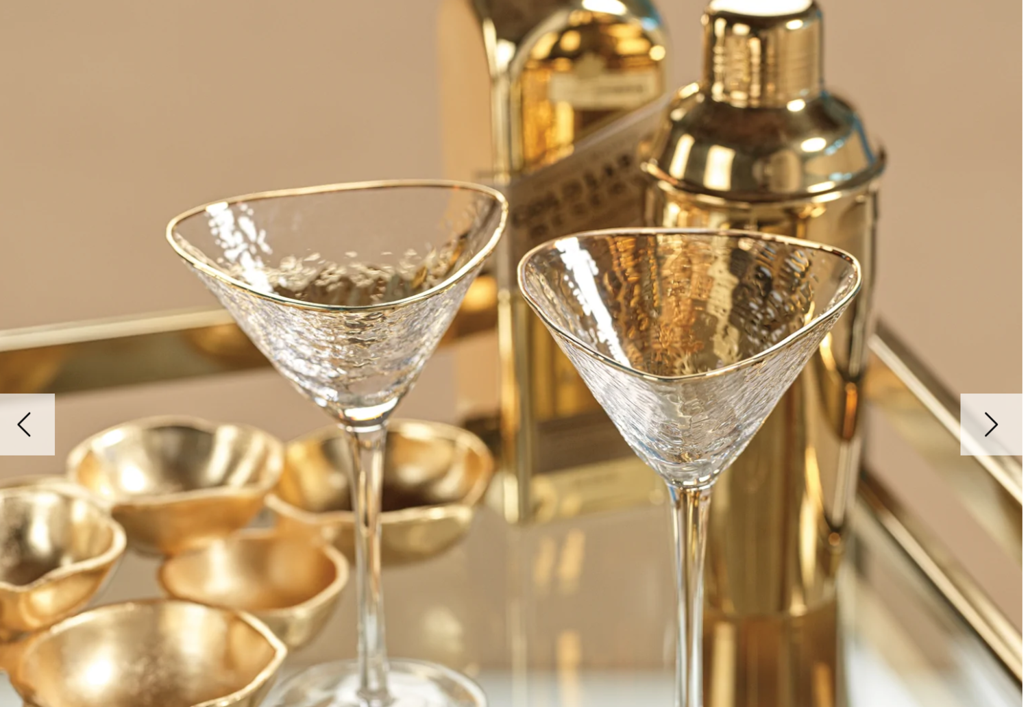 https://cdn.shoplightspeed.com/shops/621474/files/47456838/1500x4000x3/zodax-aperitivo-triangular-martini-gold-rim-set-2.jpg