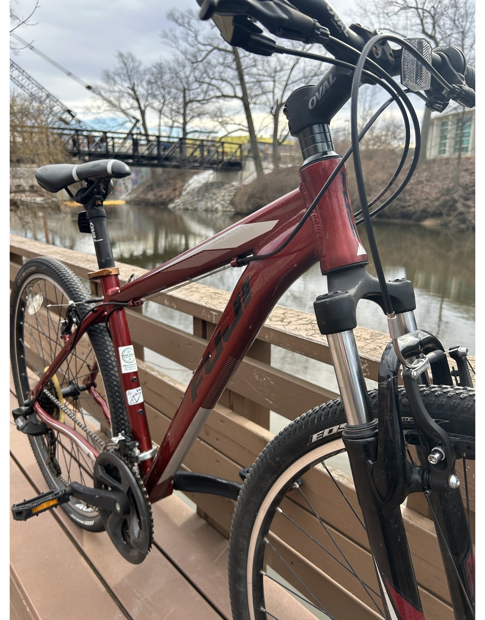 Fuji Traverse, 16in/S, Red