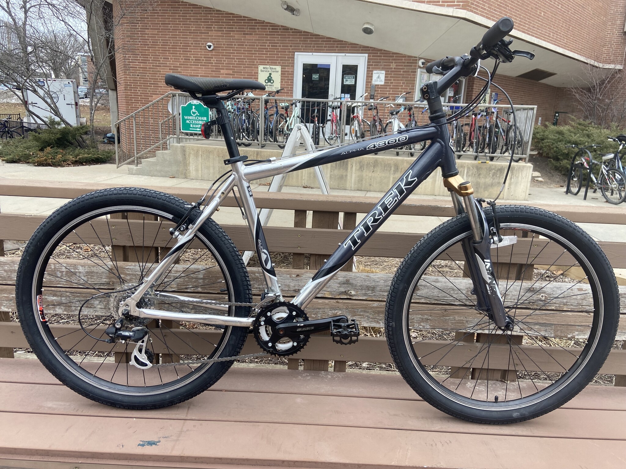 trek 4300 sl mountain bike