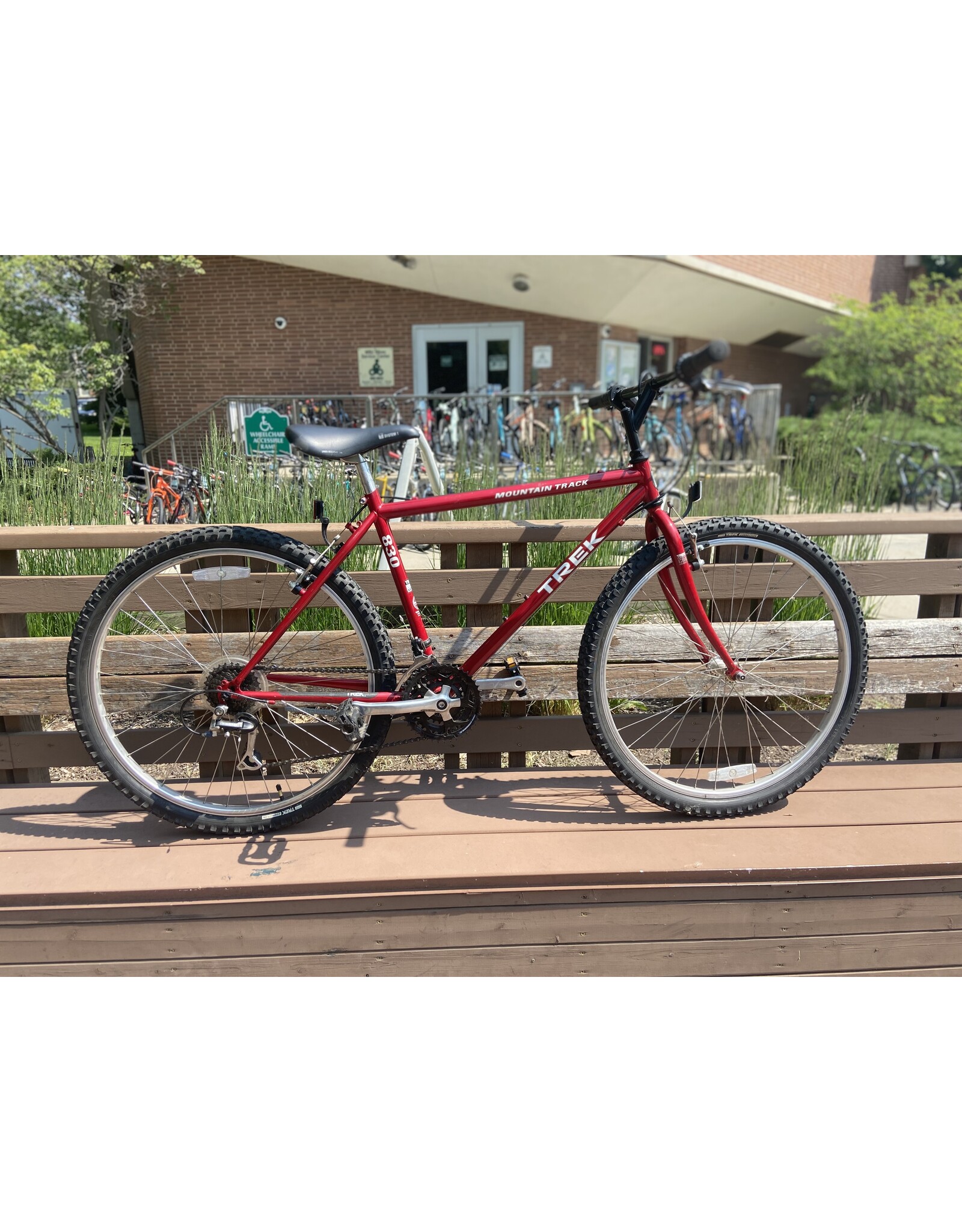 Trek, Mt Track 830, 18 in/L, Red