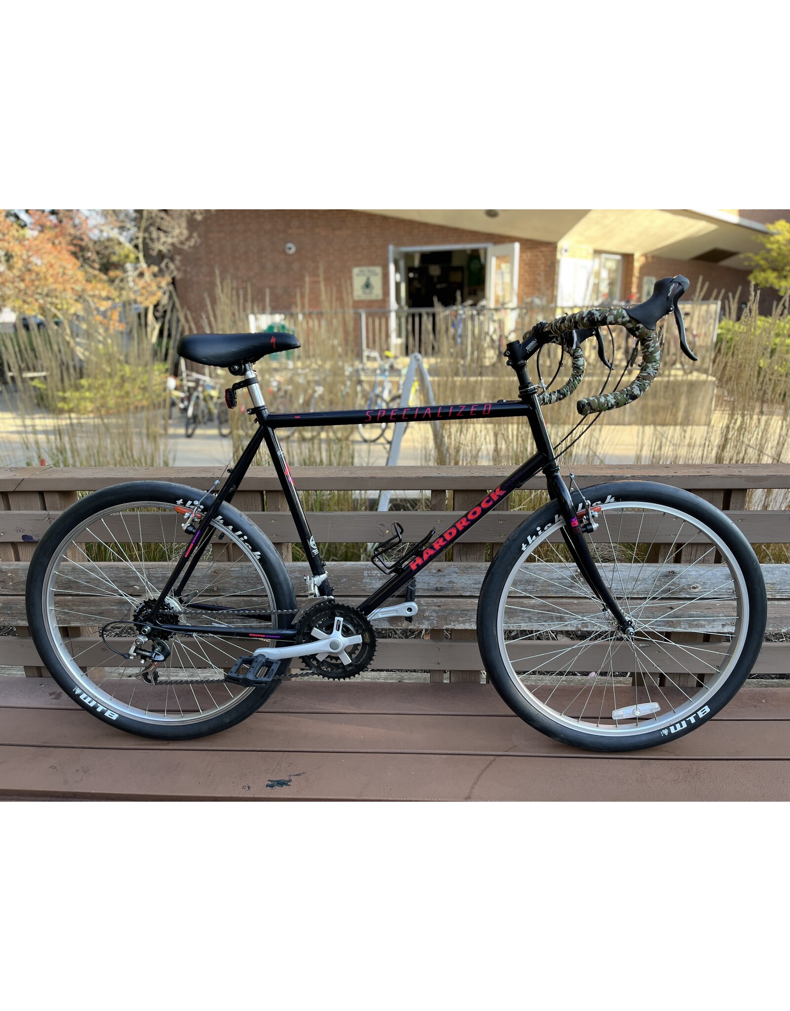 Specialized, Hardrock, Gravel, 22in/L, Black w/ red accents