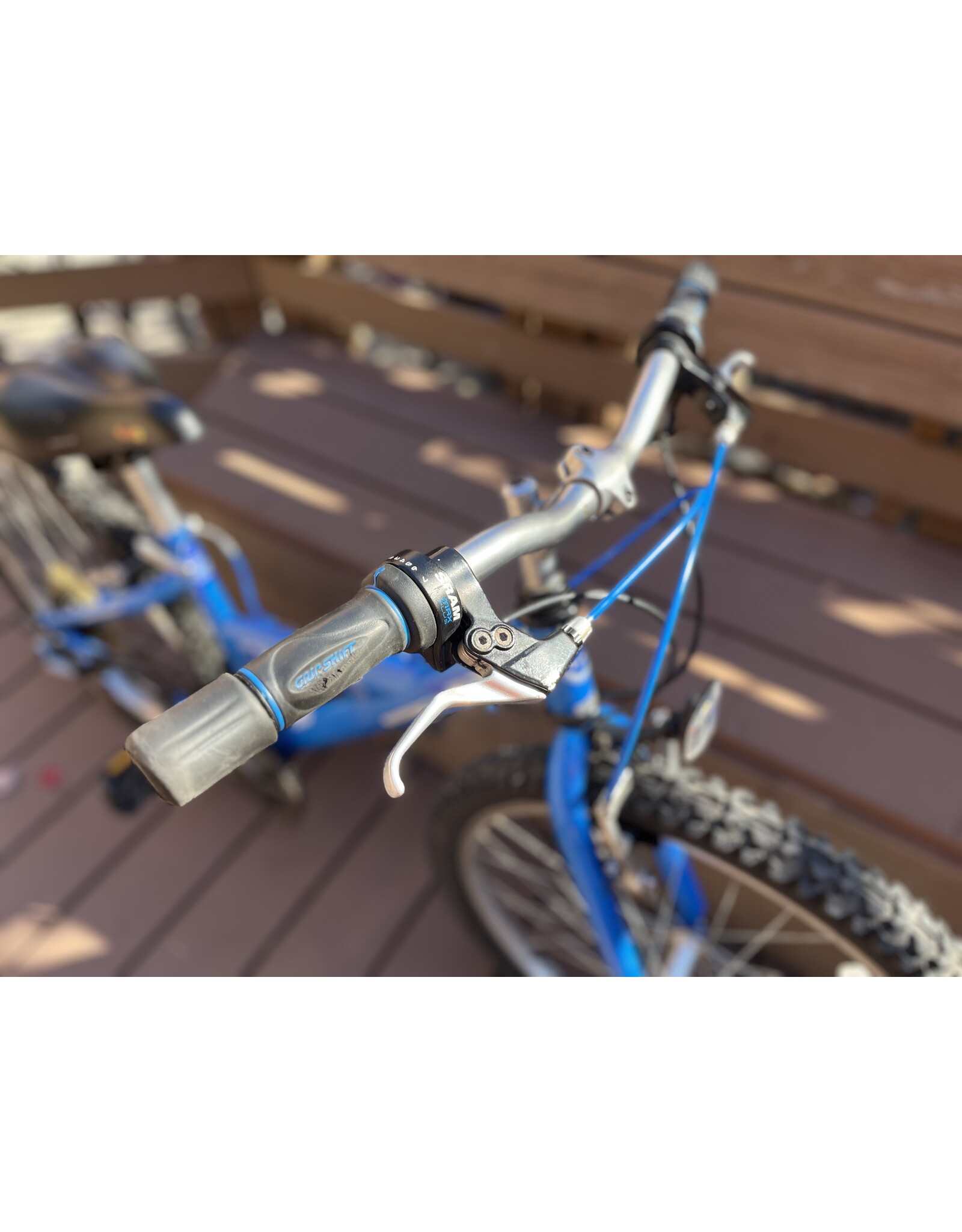 Trek 220, 24 in wheels, blue, Sm