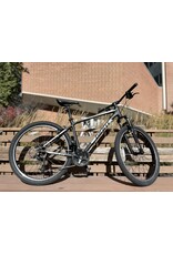 Giant ATX, Black/White, 18in/L