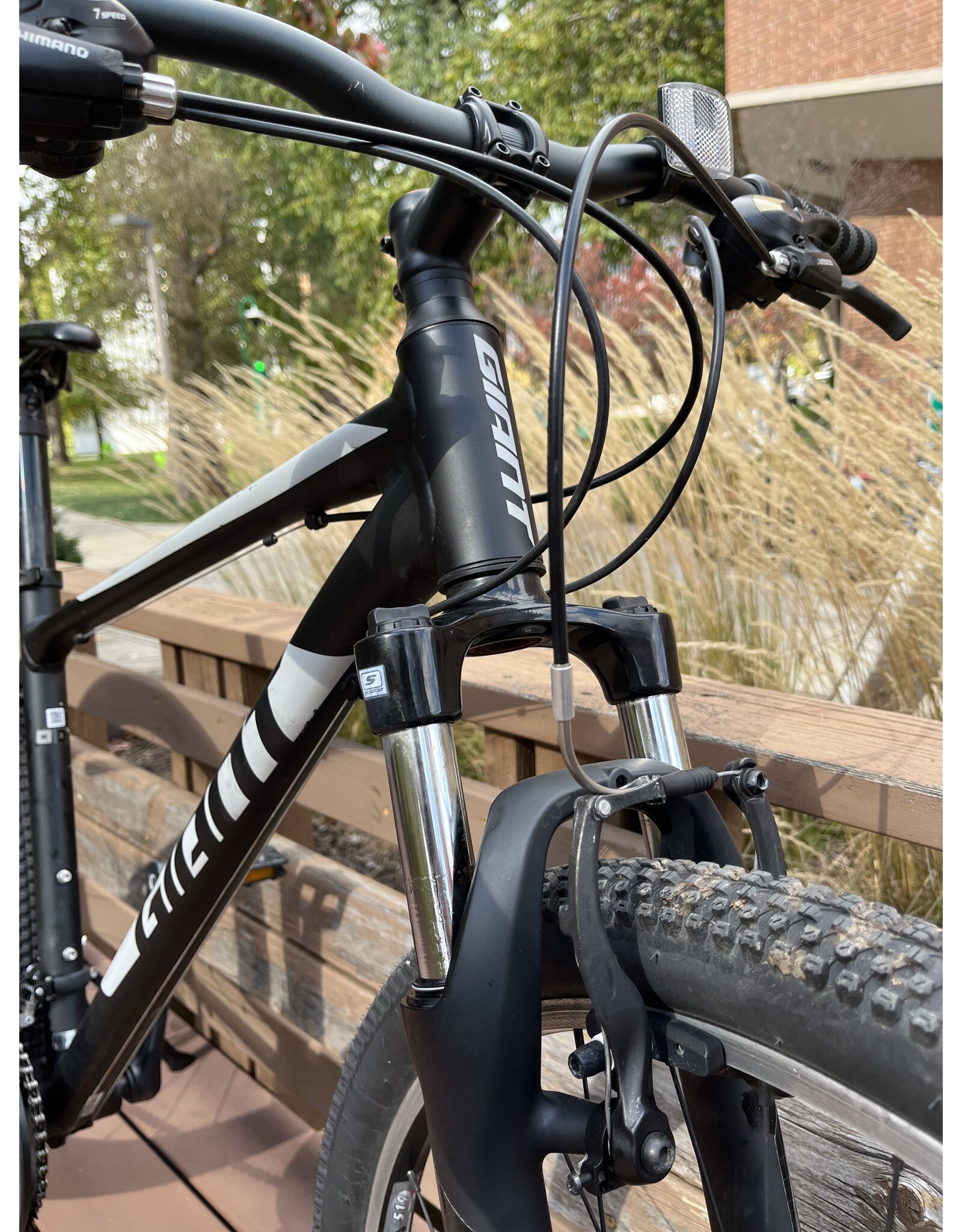 Giant ATX, Black/White, 18in/L