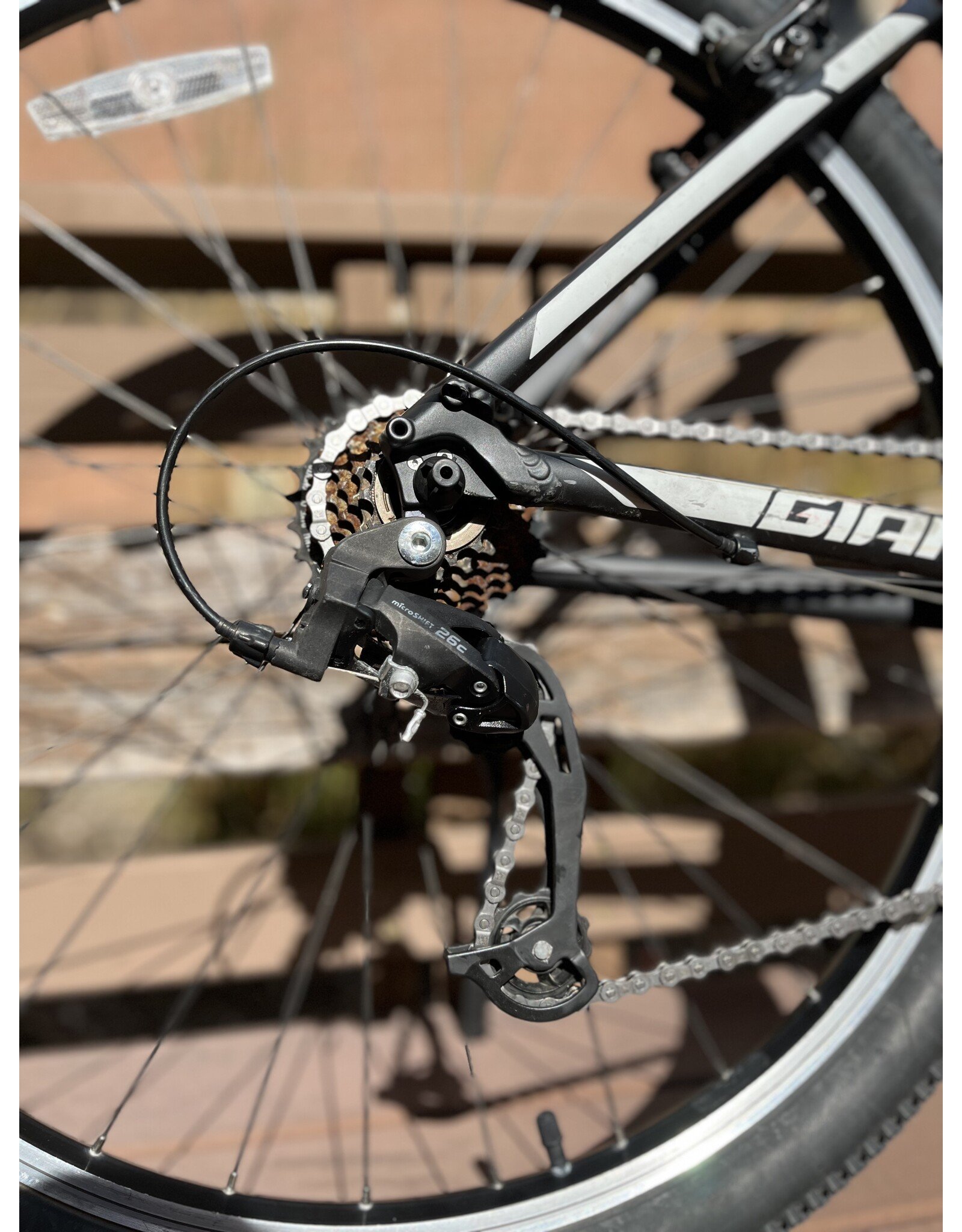 Giant ATX, Black/White, 18in/L