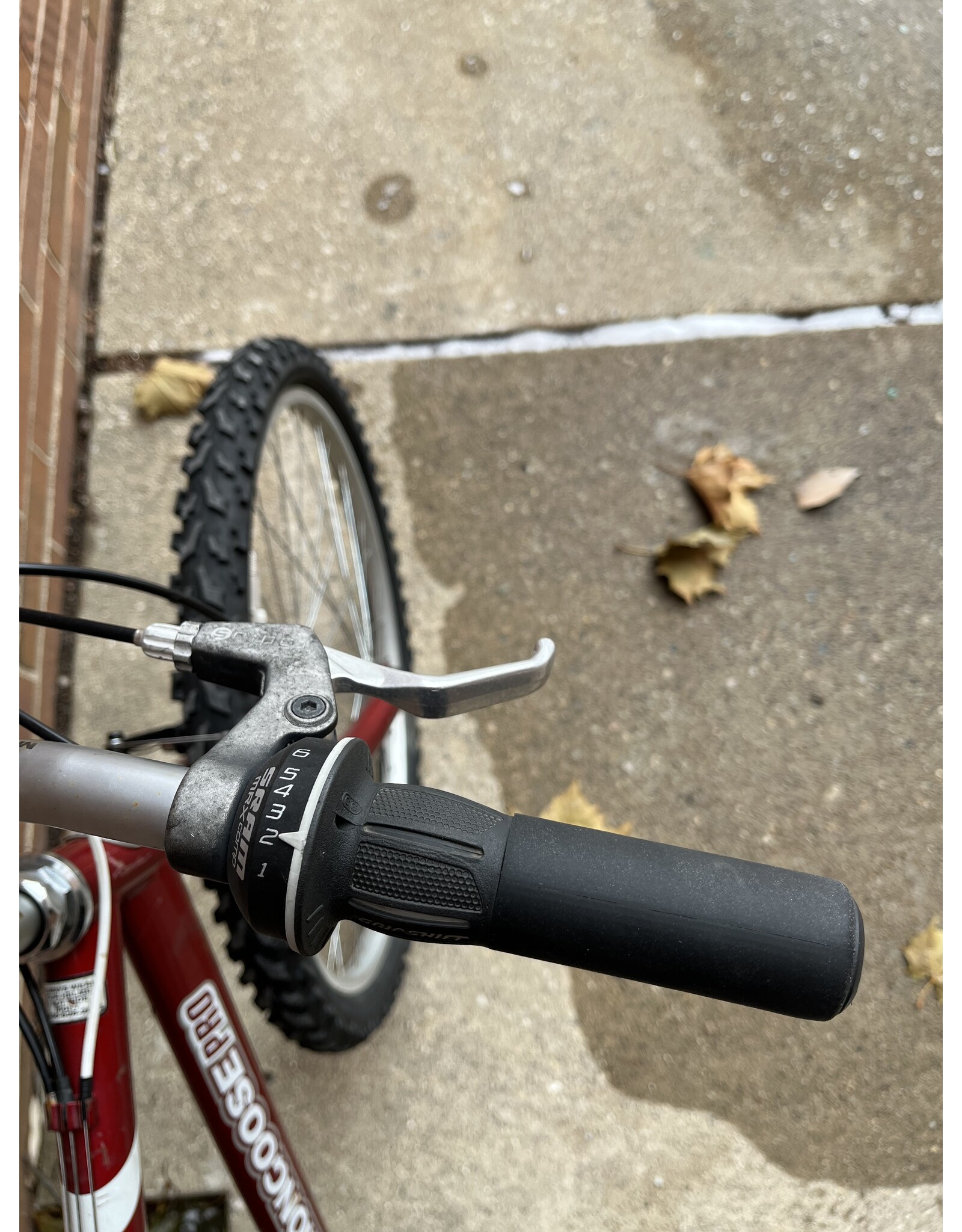 Mongoose Pro Rockadile, Red/Silver, 17.5in/M