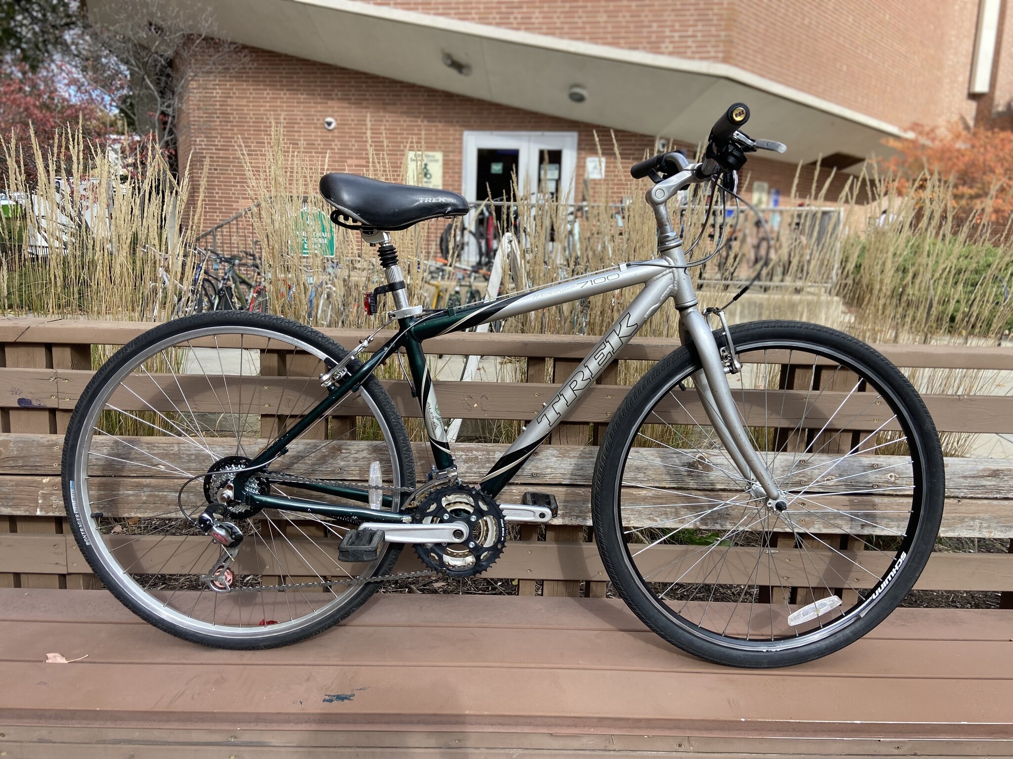 trek 7100 multitrack hybrid bicycle Trek, Multitrack 7100, 17.5/M, Silver/Green