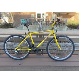 Giant, Iguana, 17.5/M, Yellow