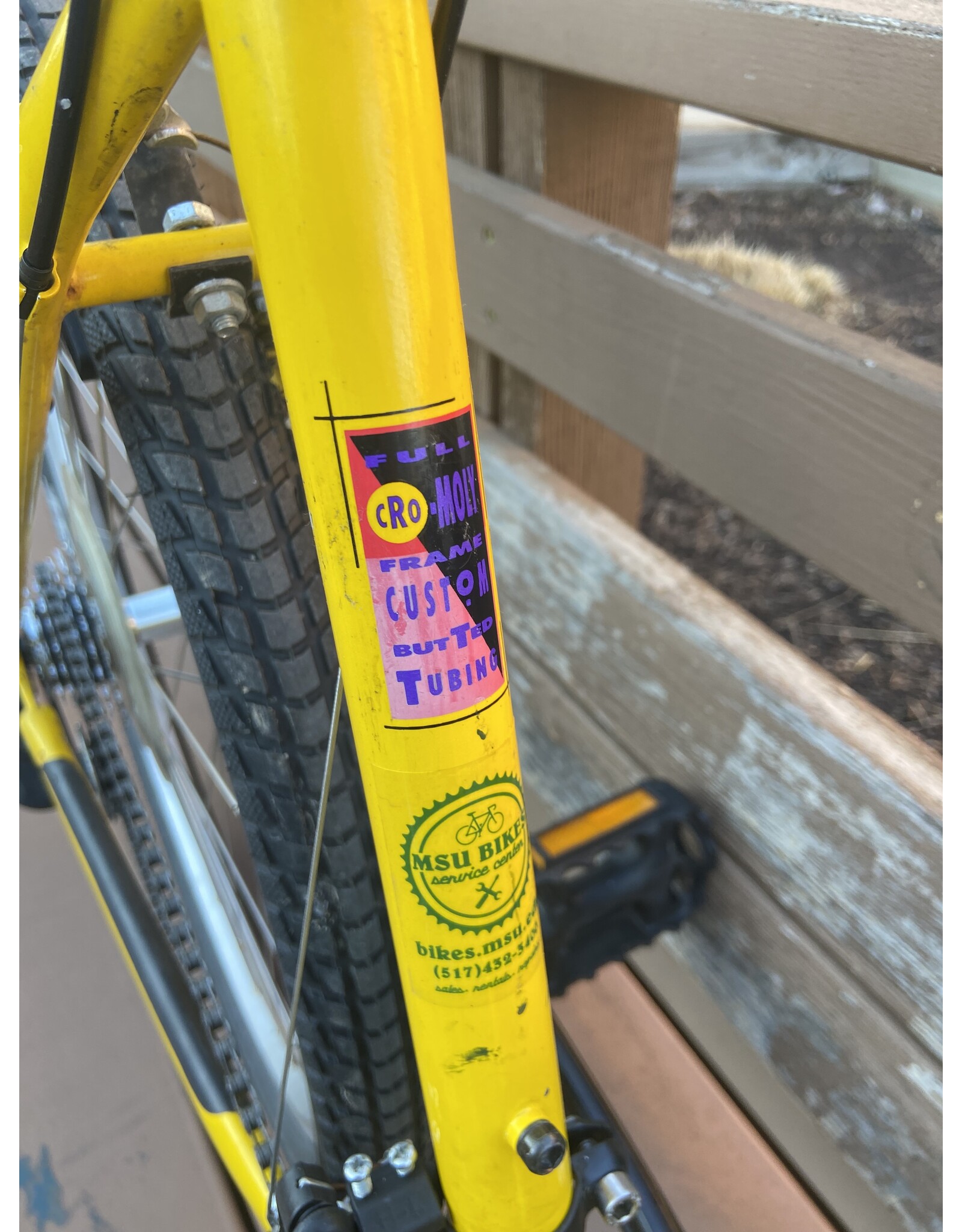 Giant, Iguana, 17.5/M, Yellow