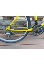 Giant, Iguana, 17.5/M, Yellow