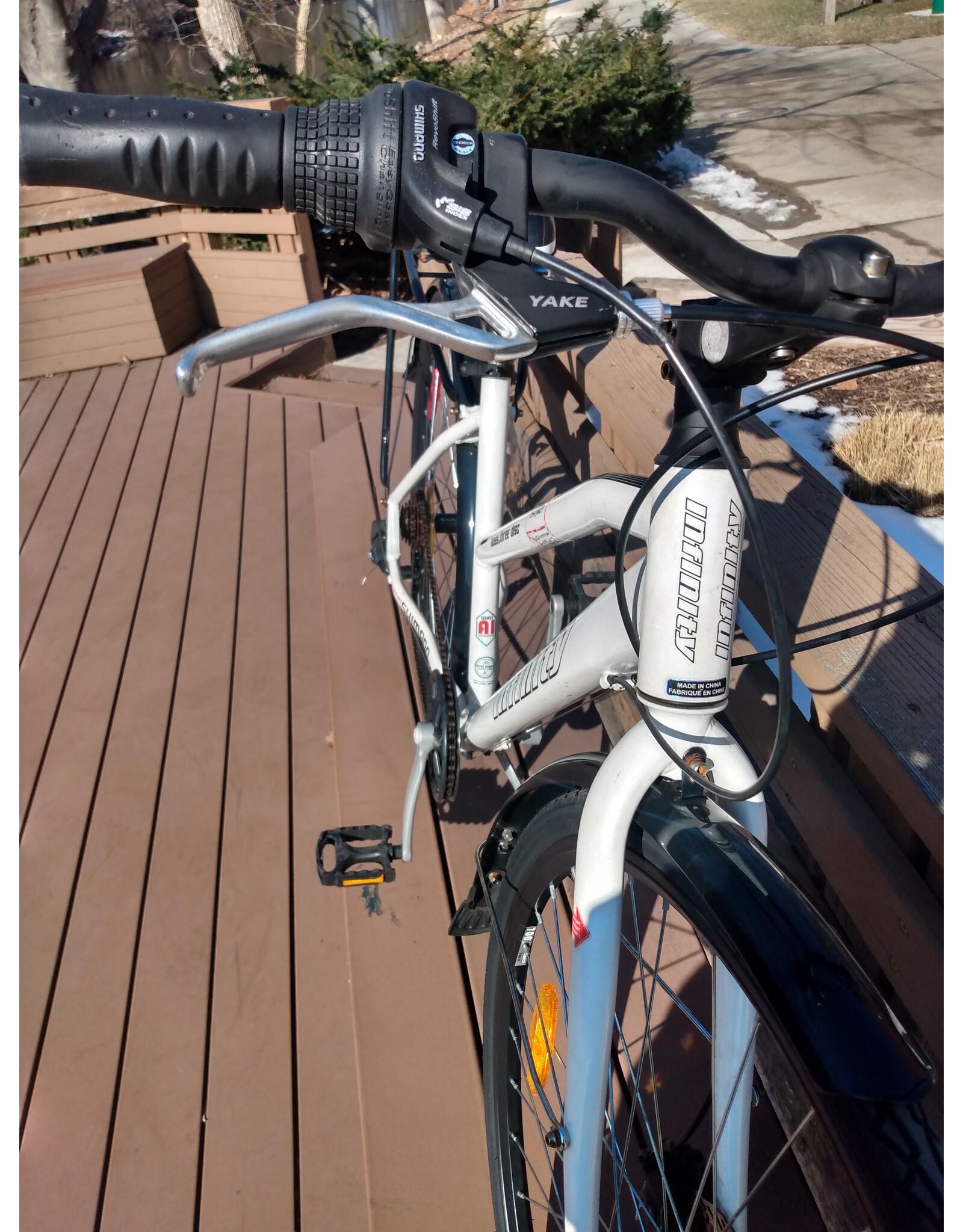 Infinity, Boss.3 Disc, 17in/M, White