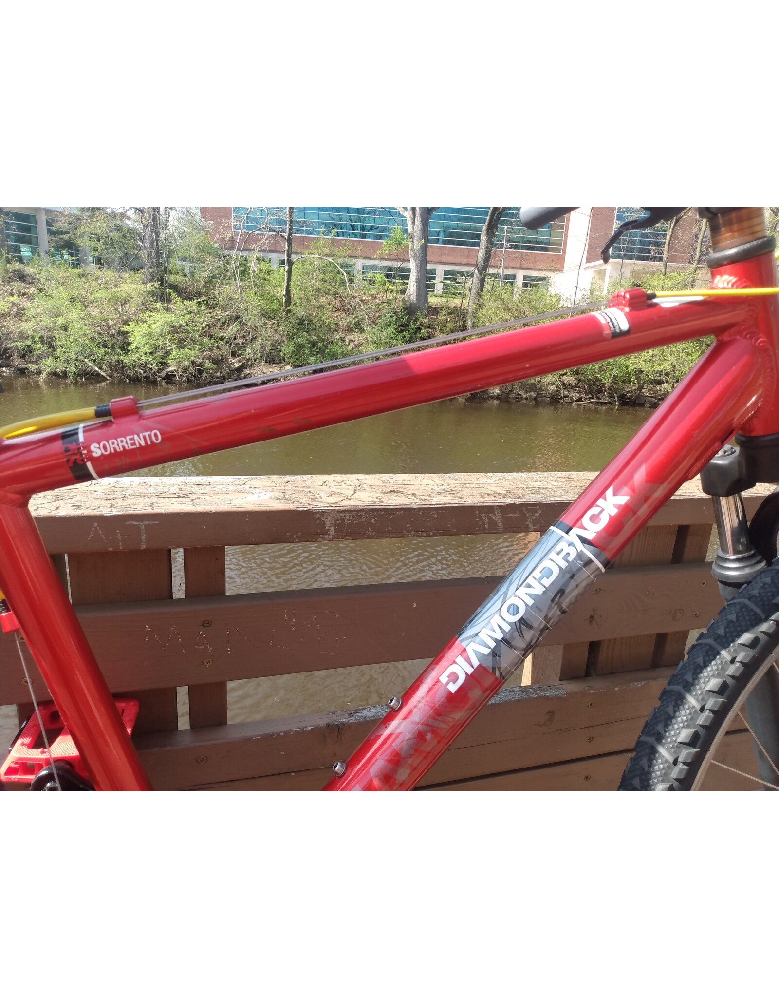 Diamondback, Sorento, 18in/M, Red