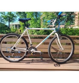 Giant, Butte, 20in/L, White