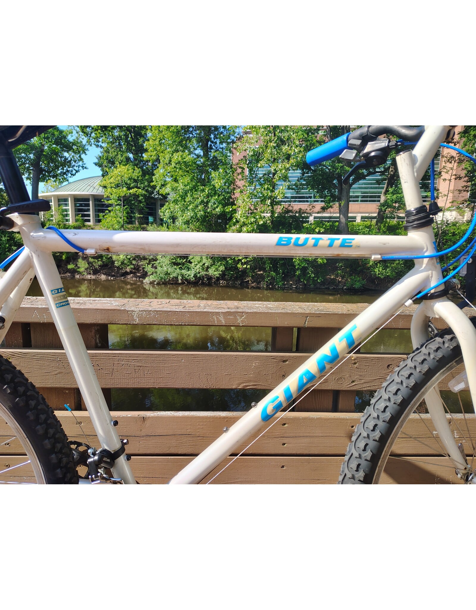 Giant, Butte, 20in/L, White