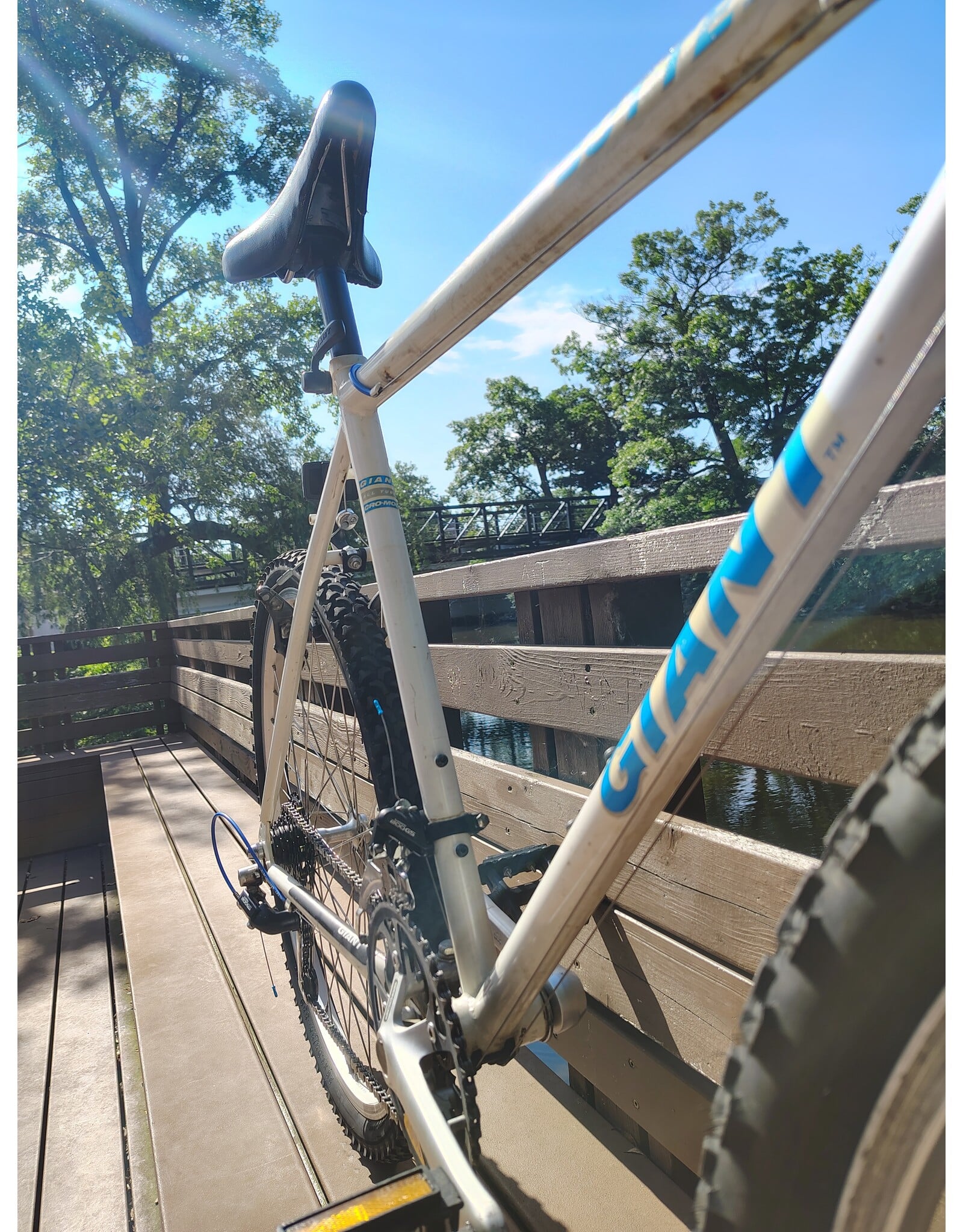 Giant, Butte, 20in/L, White
