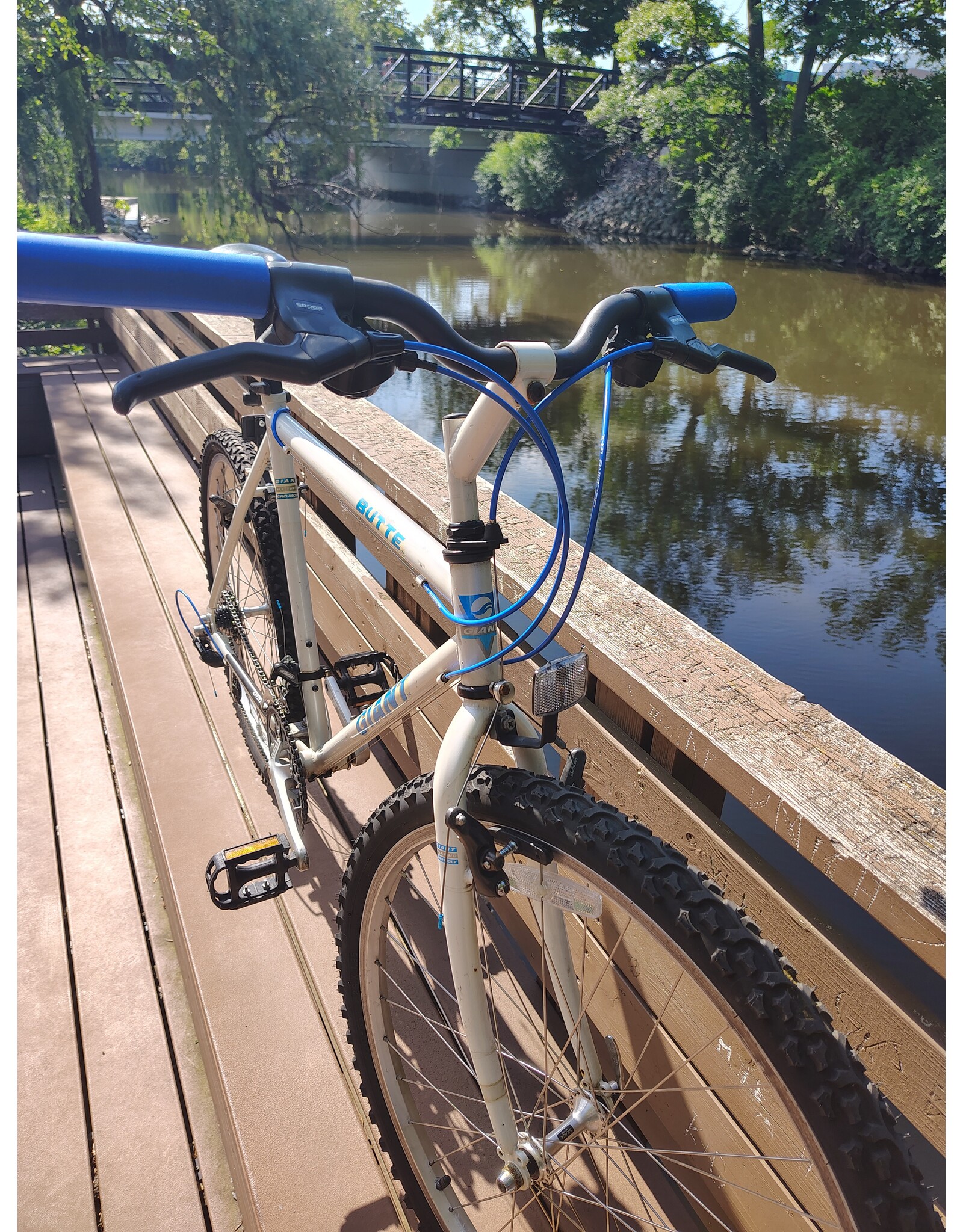 Giant, Butte, 20in/L, White