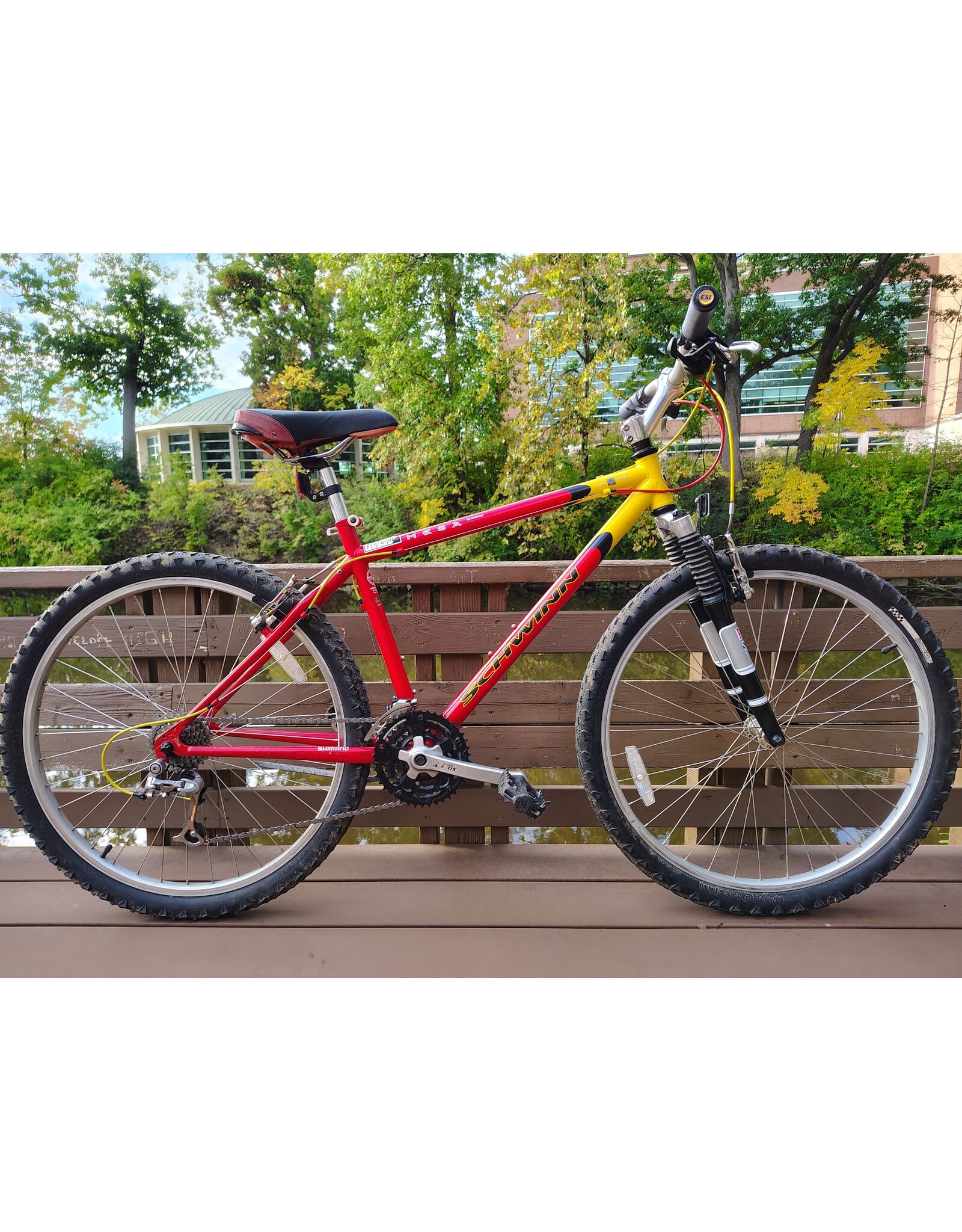 Schwinn, Mesa. M, Red/Yellow