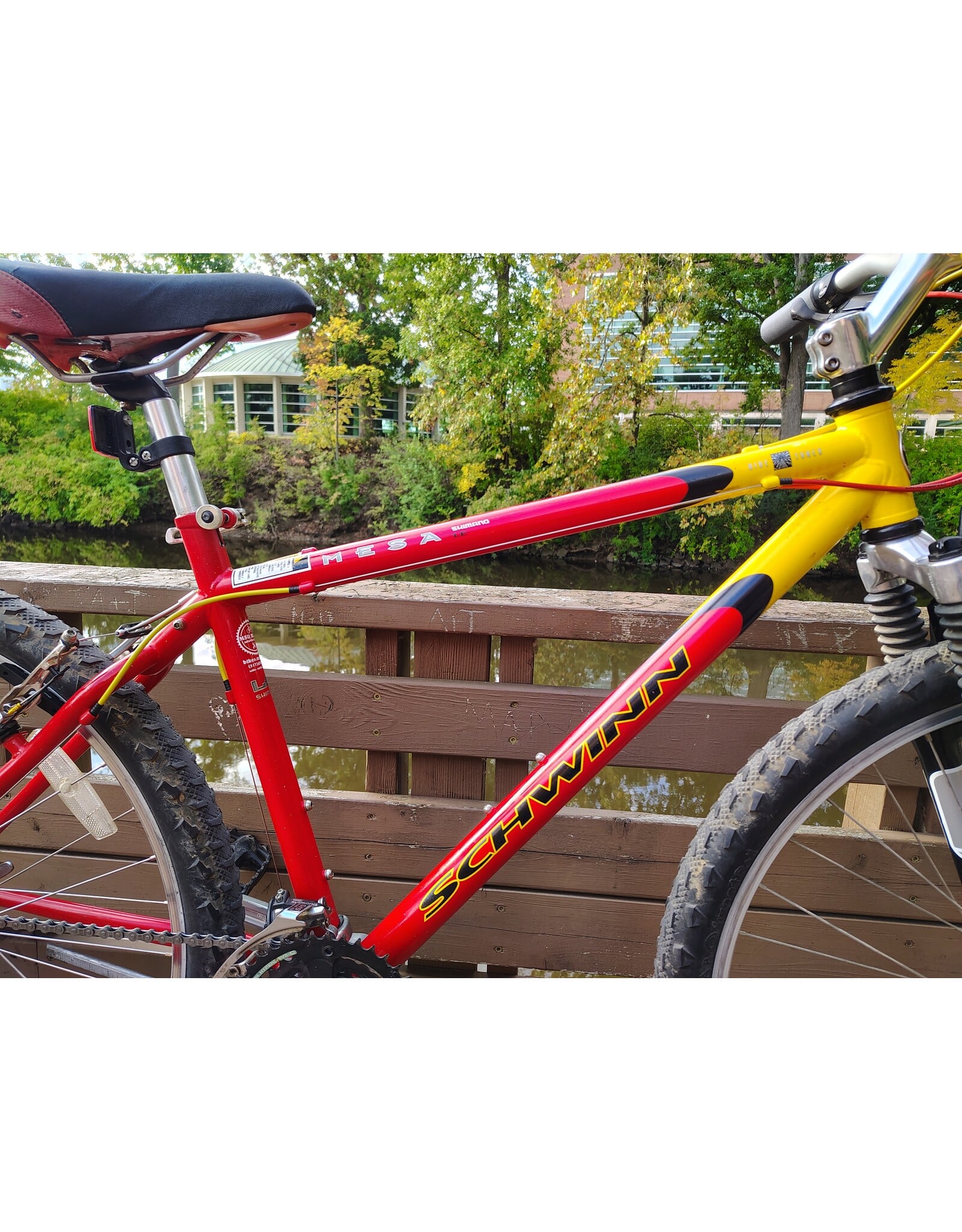 Schwinn, Mesa. M, Red/Yellow