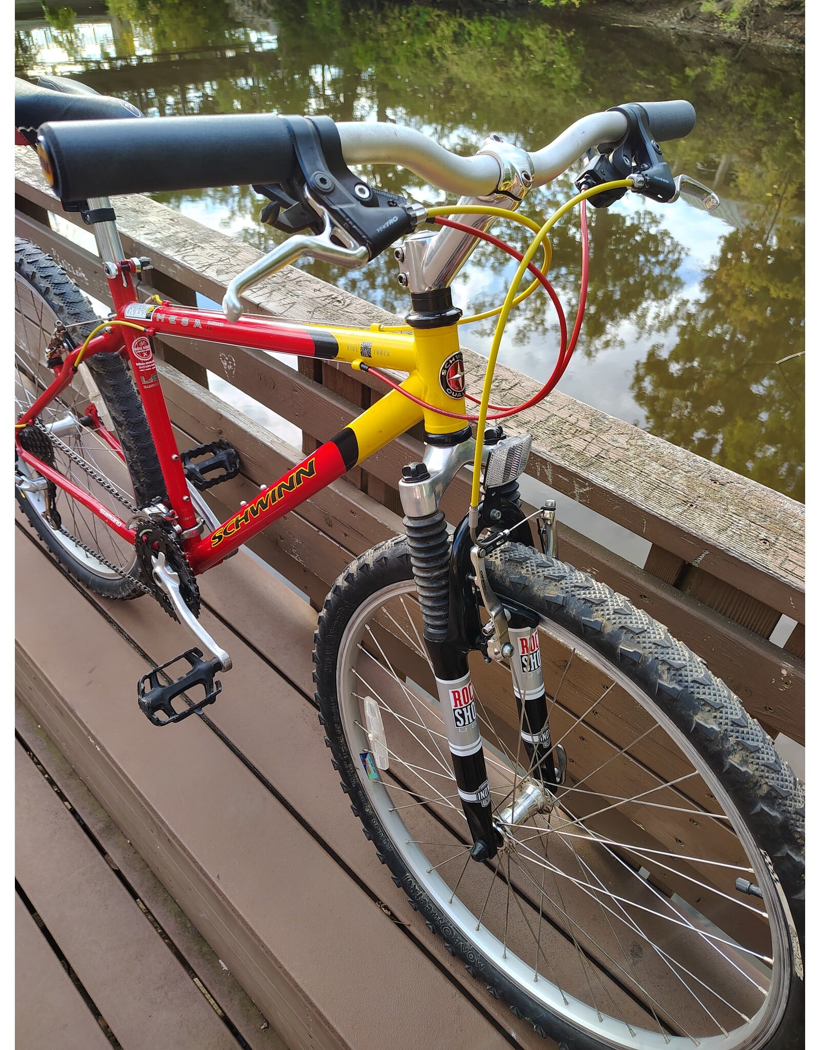 Schwinn, Mesa. M, Red/Yellow