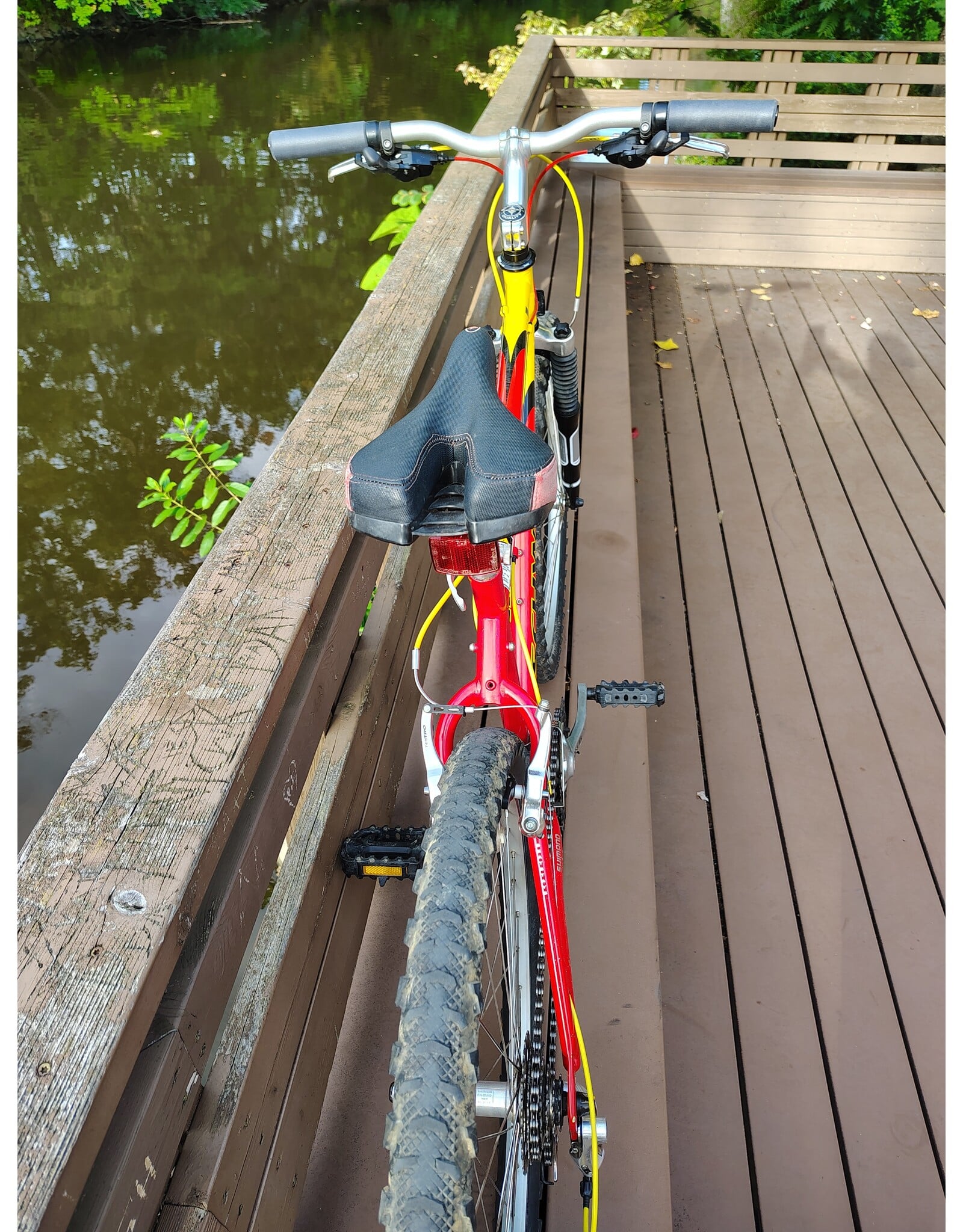 Schwinn, Mesa. M, Red/Yellow