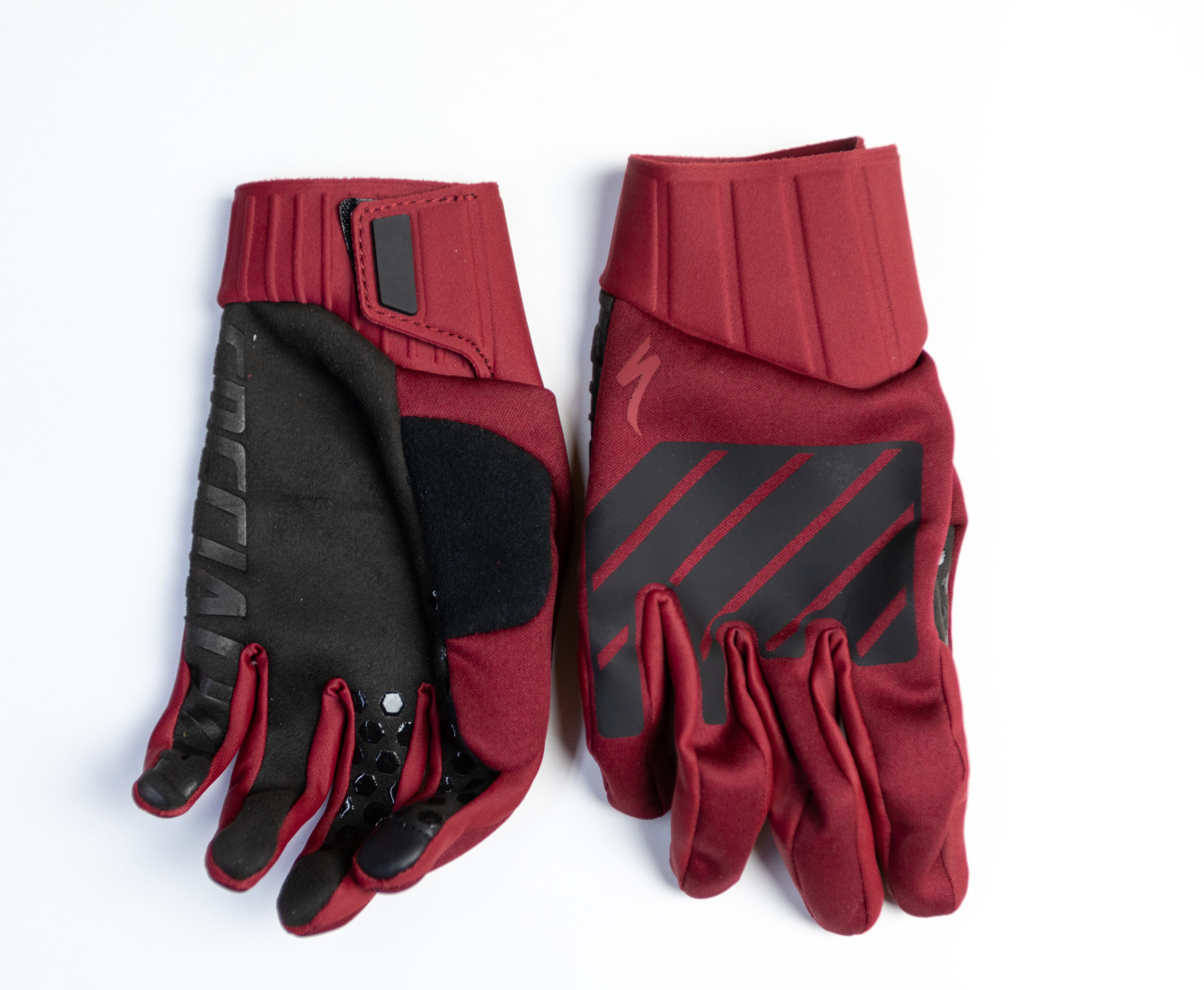 specialized thermal gloves