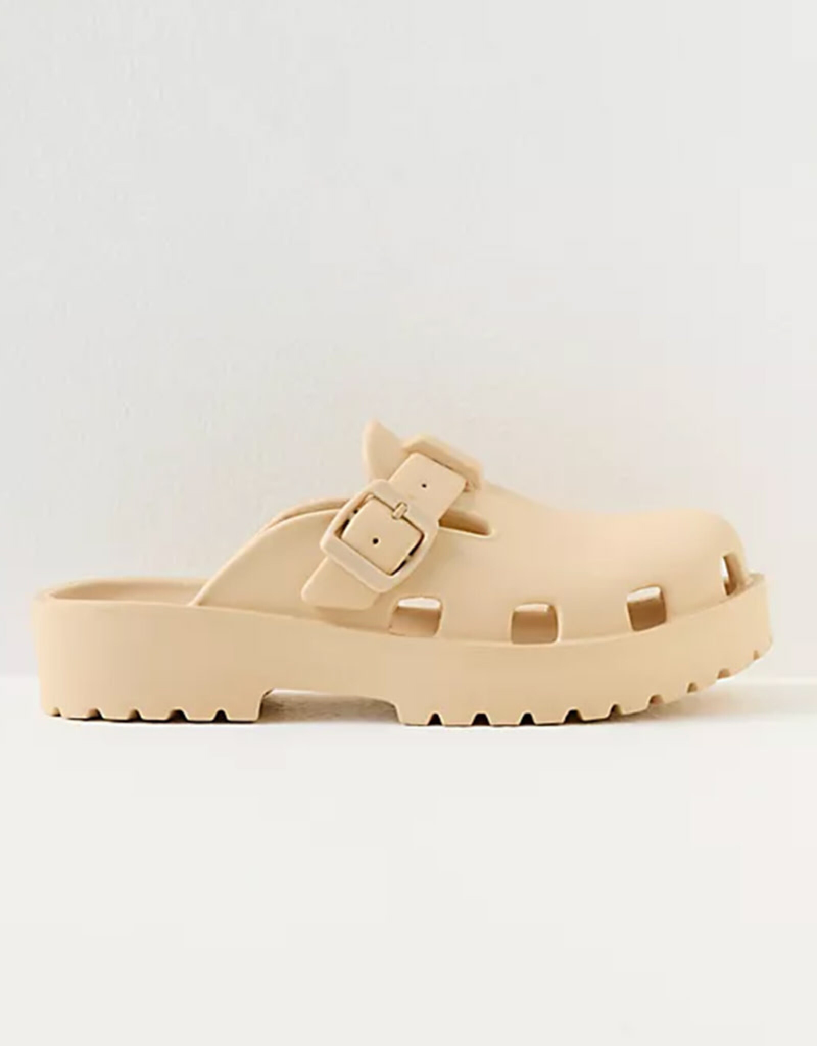 FP MOVEMENT KARLIE BUCKLE CLOG