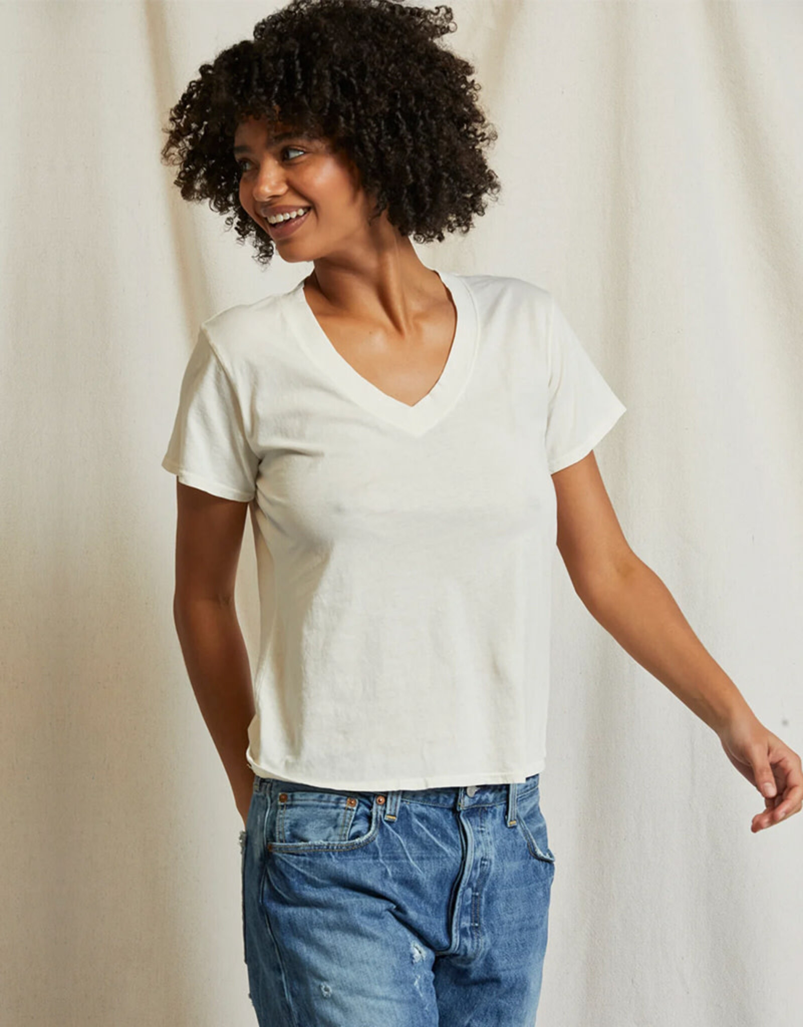 PERFECT WHITE TEE HENDRIX VNECK