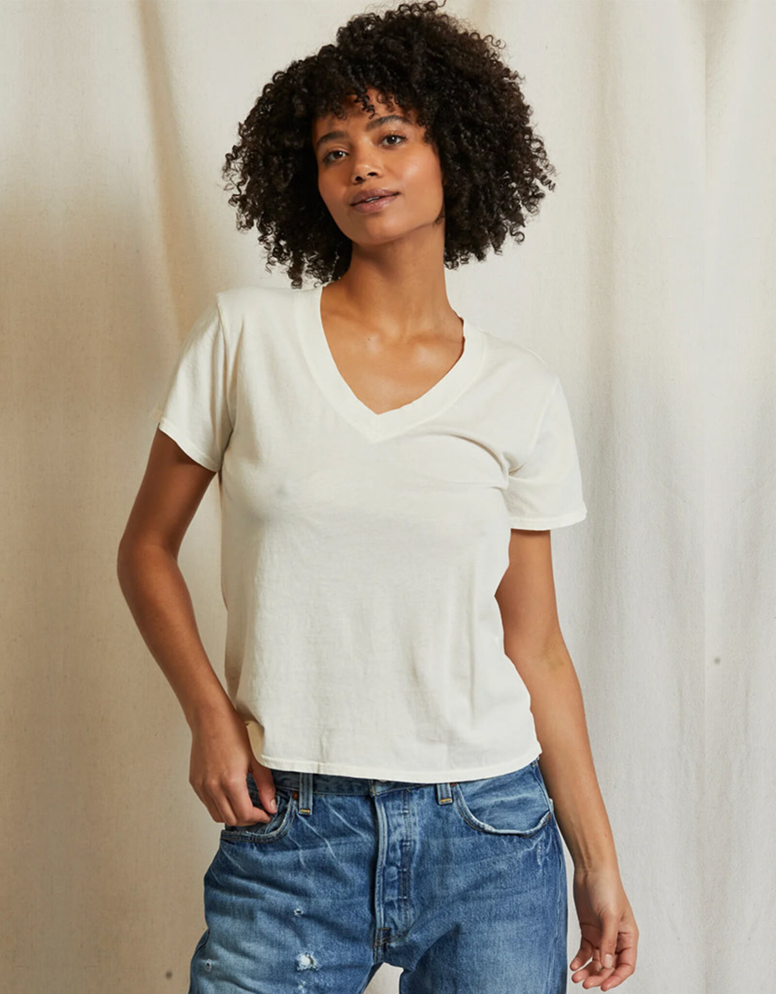 PERFECT WHITE TEE HENDRIX VNECK