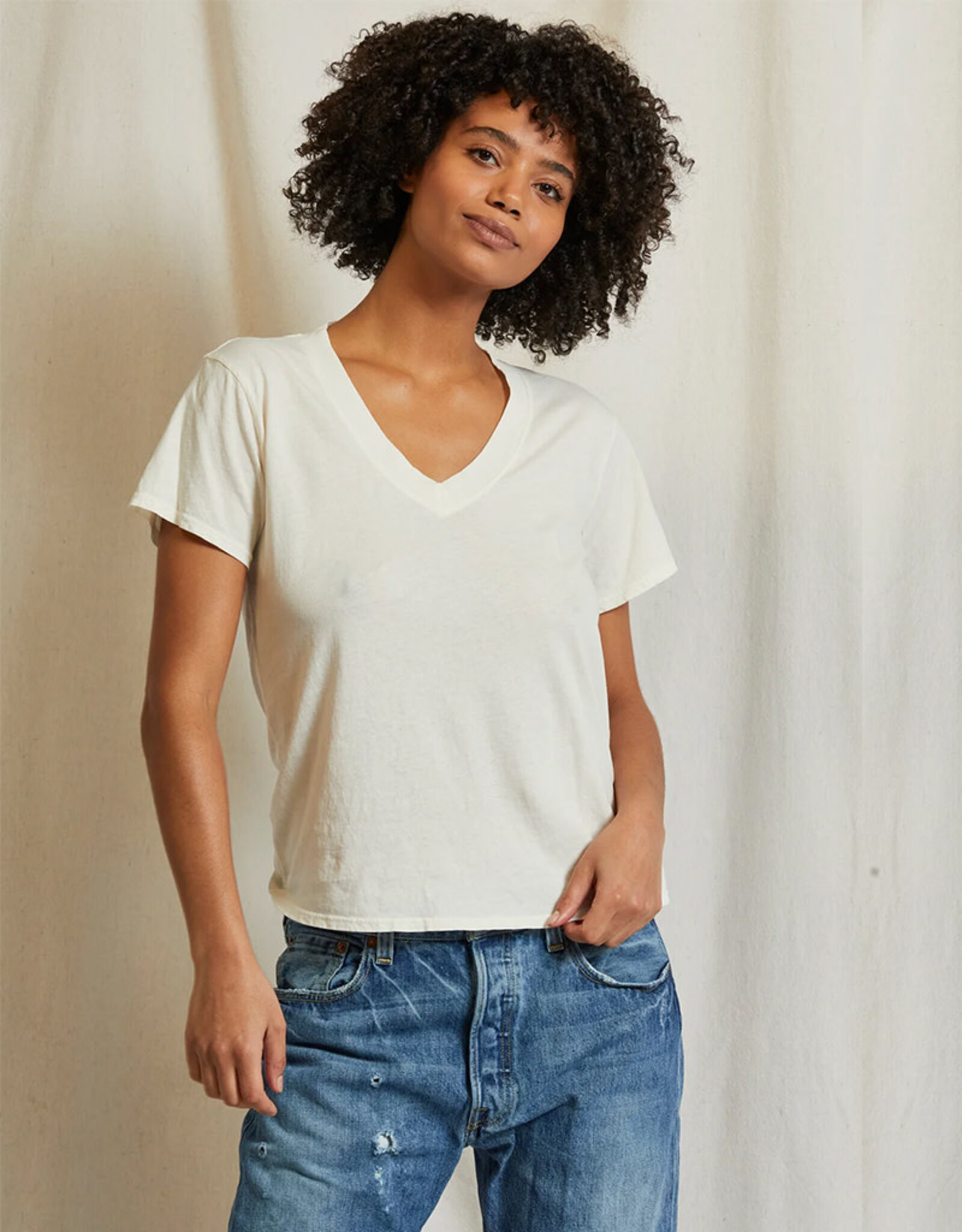 PERFECT WHITE TEE HENDRIX VNECK