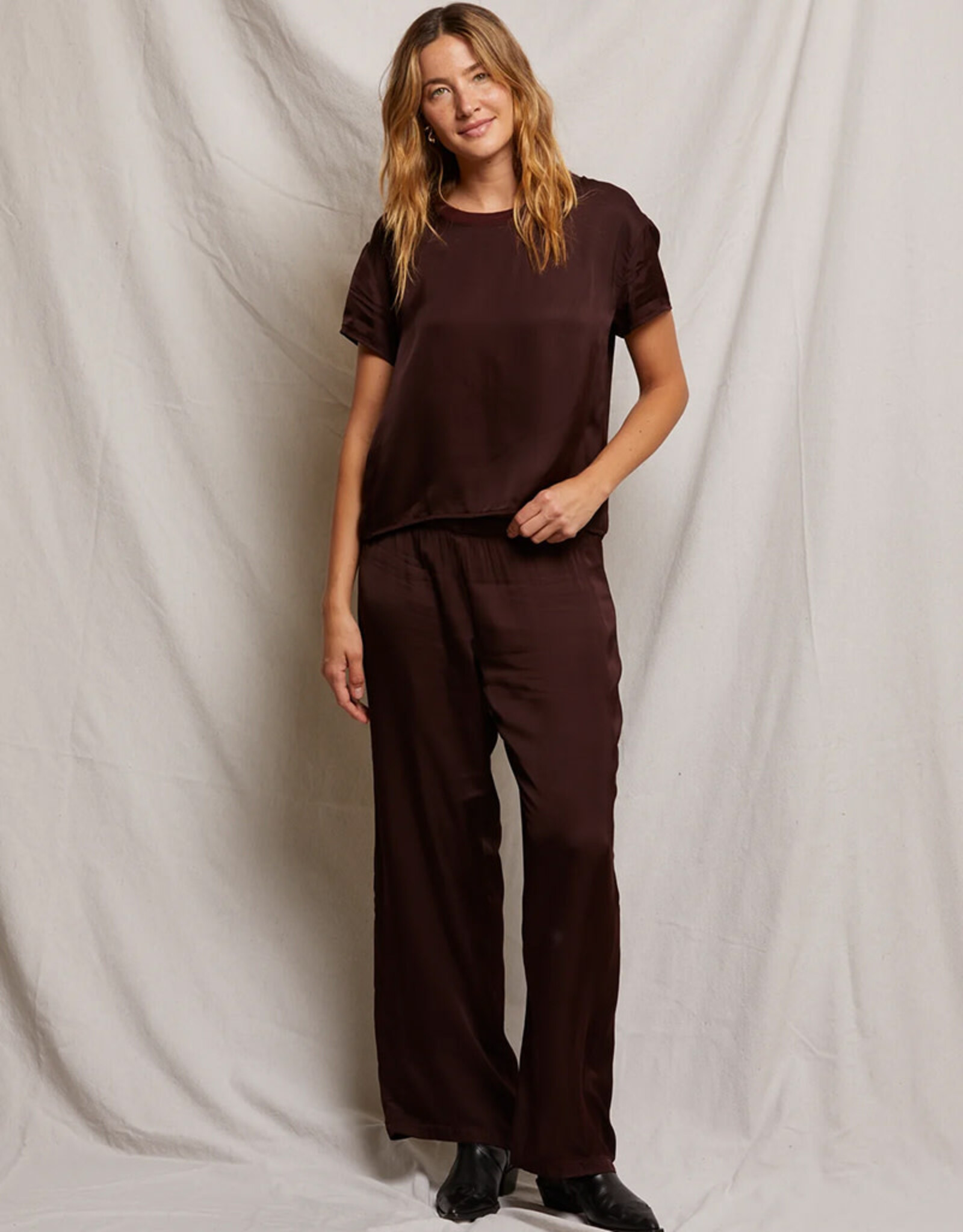 PERFECT WHITE TEE CAMILE SATIN WIDE LEG