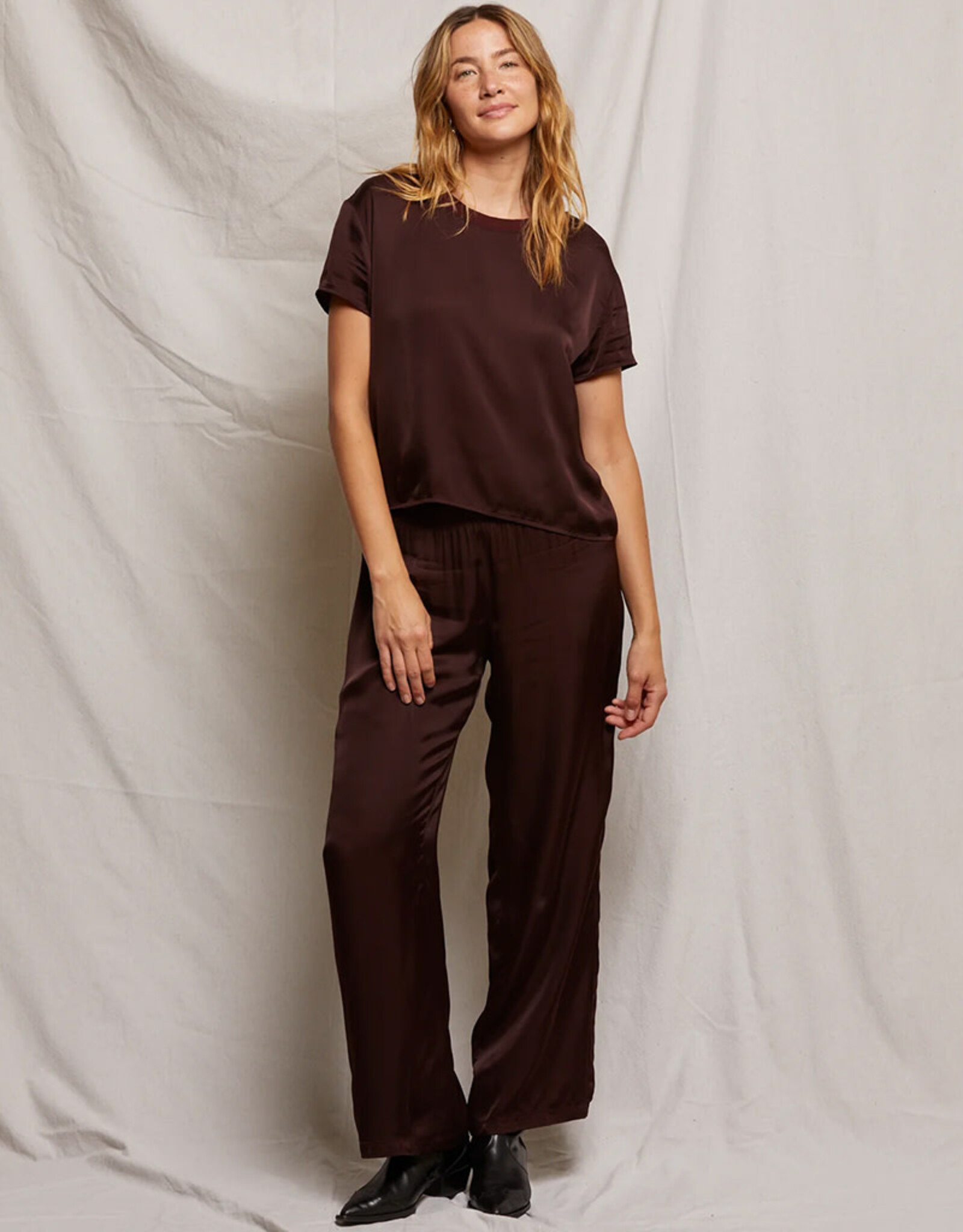 PERFECT WHITE TEE CAMILE SATIN WIDE LEG