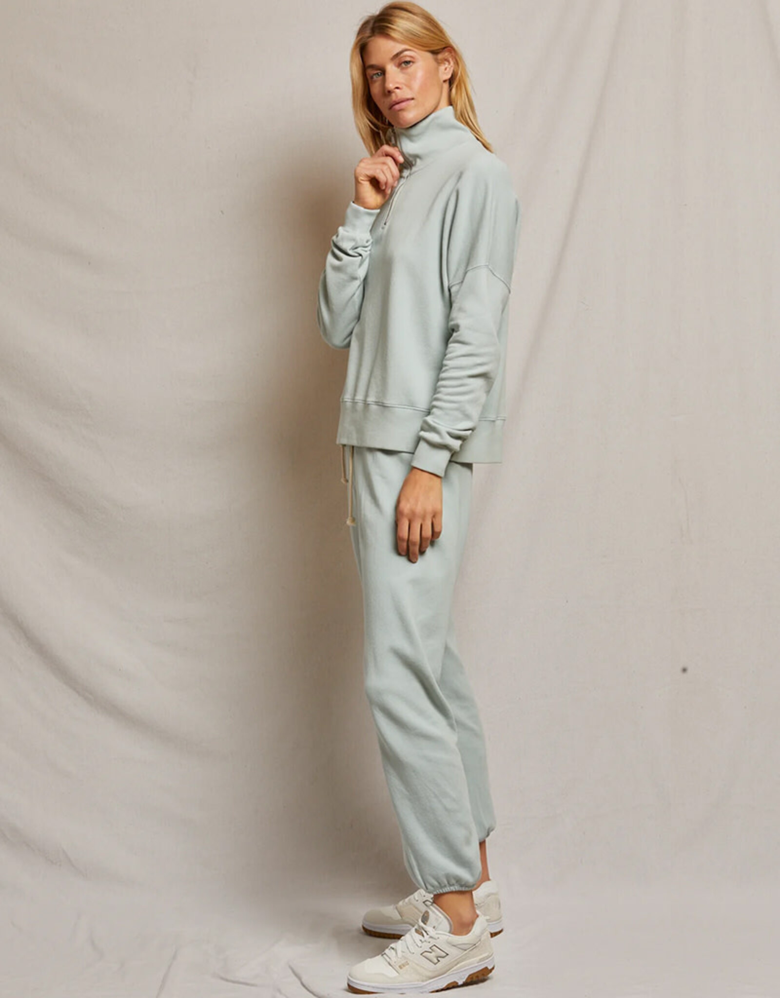 PERFECT WHITE TEE TONI FRENCH TERRY JOGGER