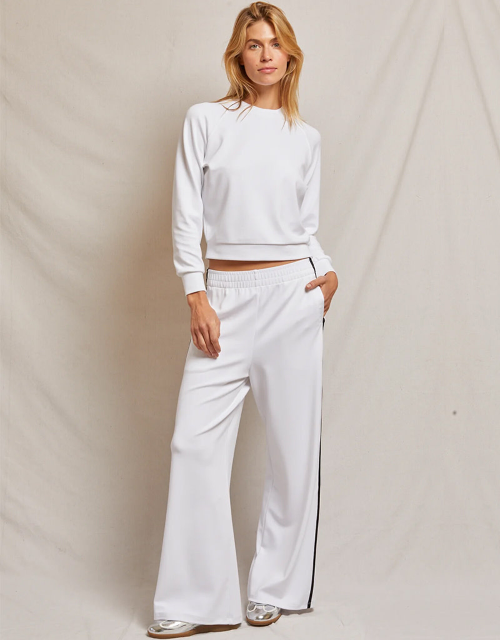 PERFECT WHITE TEE BLAIR FITTED RAGLAN SWEATSHIRT