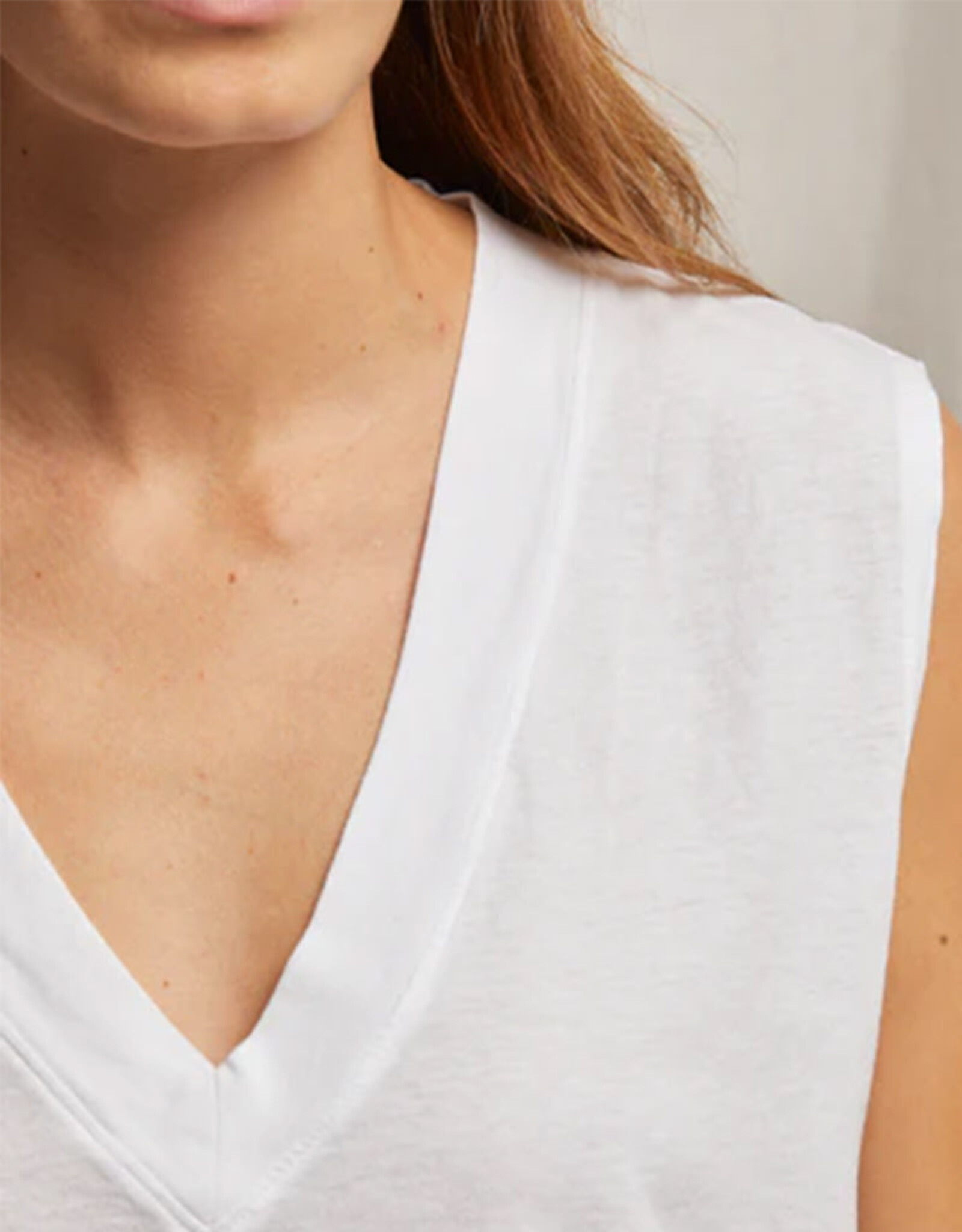 PERFECT WHITE TEE MARGOT SLEEVELESS VNECK TANK