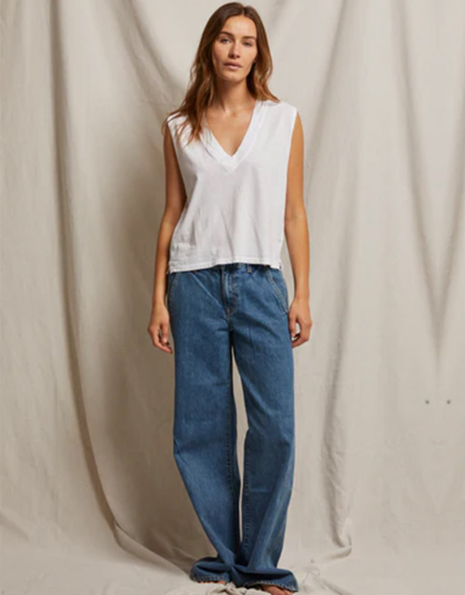 PERFECT WHITE TEE MARGOT SLEEVELESS VNECK TANK