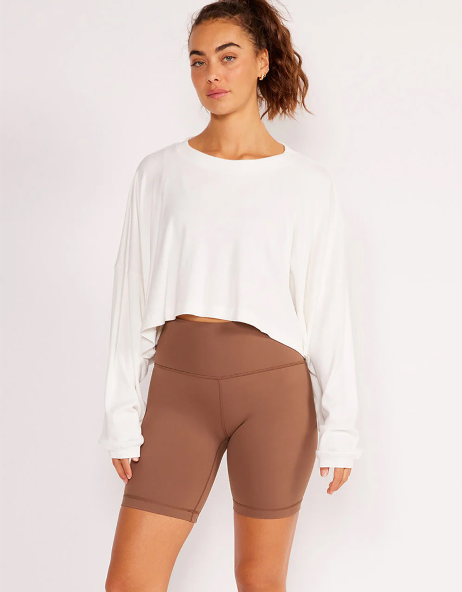 CREAM YOGA ALEXA OVERSIZED SLEEVE CROP TOP