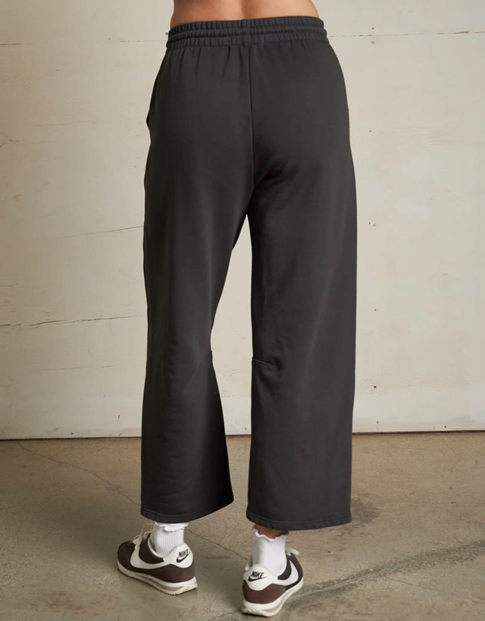 PERFECT WHITE TEE FALLON FLEECE BARREL SWEAT