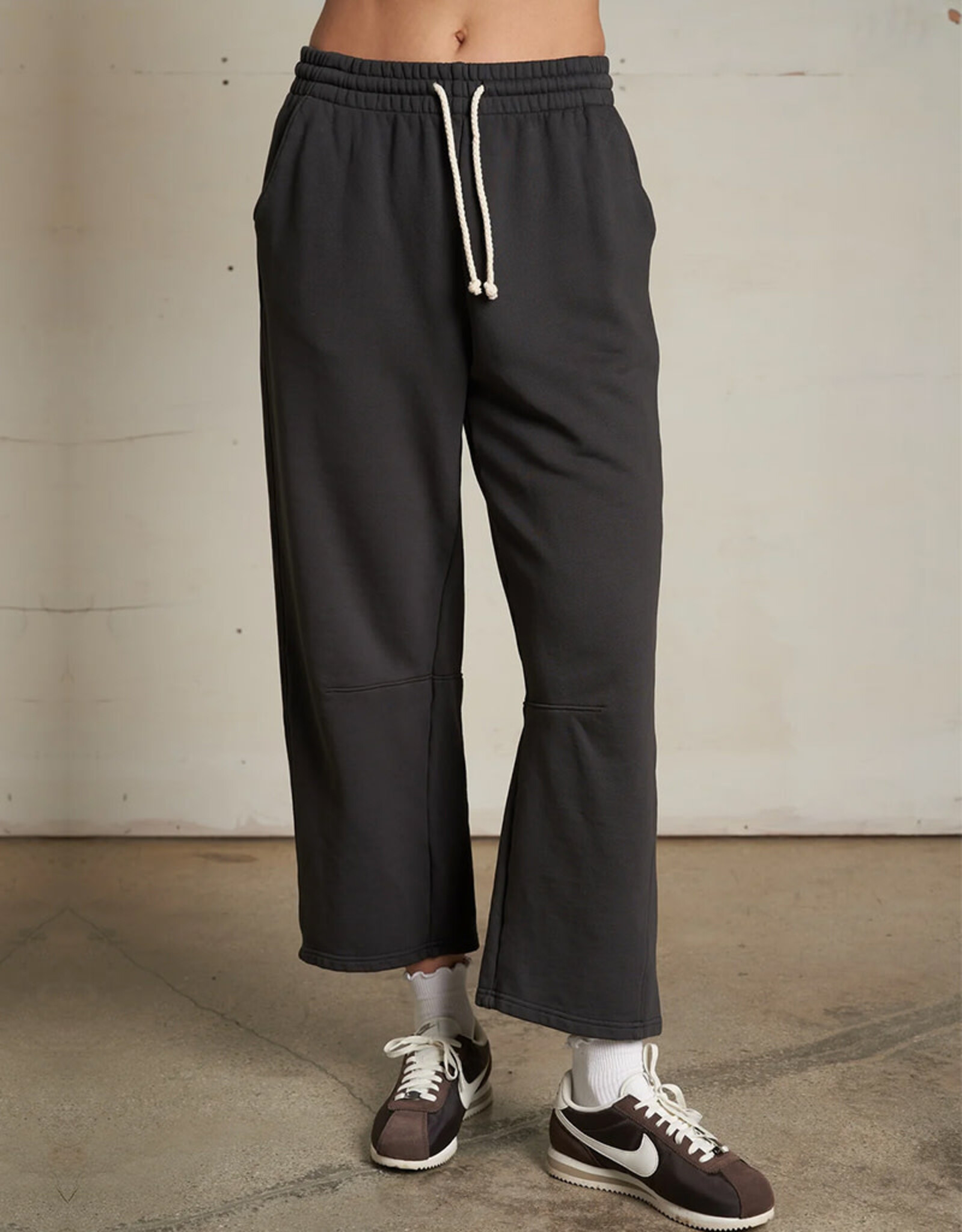 PERFECT WHITE TEE FALLON FLEECE BARREL SWEAT