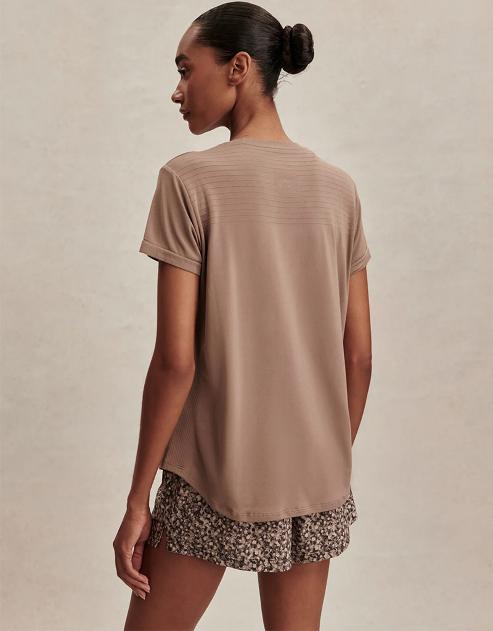 VARLEY SASKIA SEAMLESS LONGLINE TEE