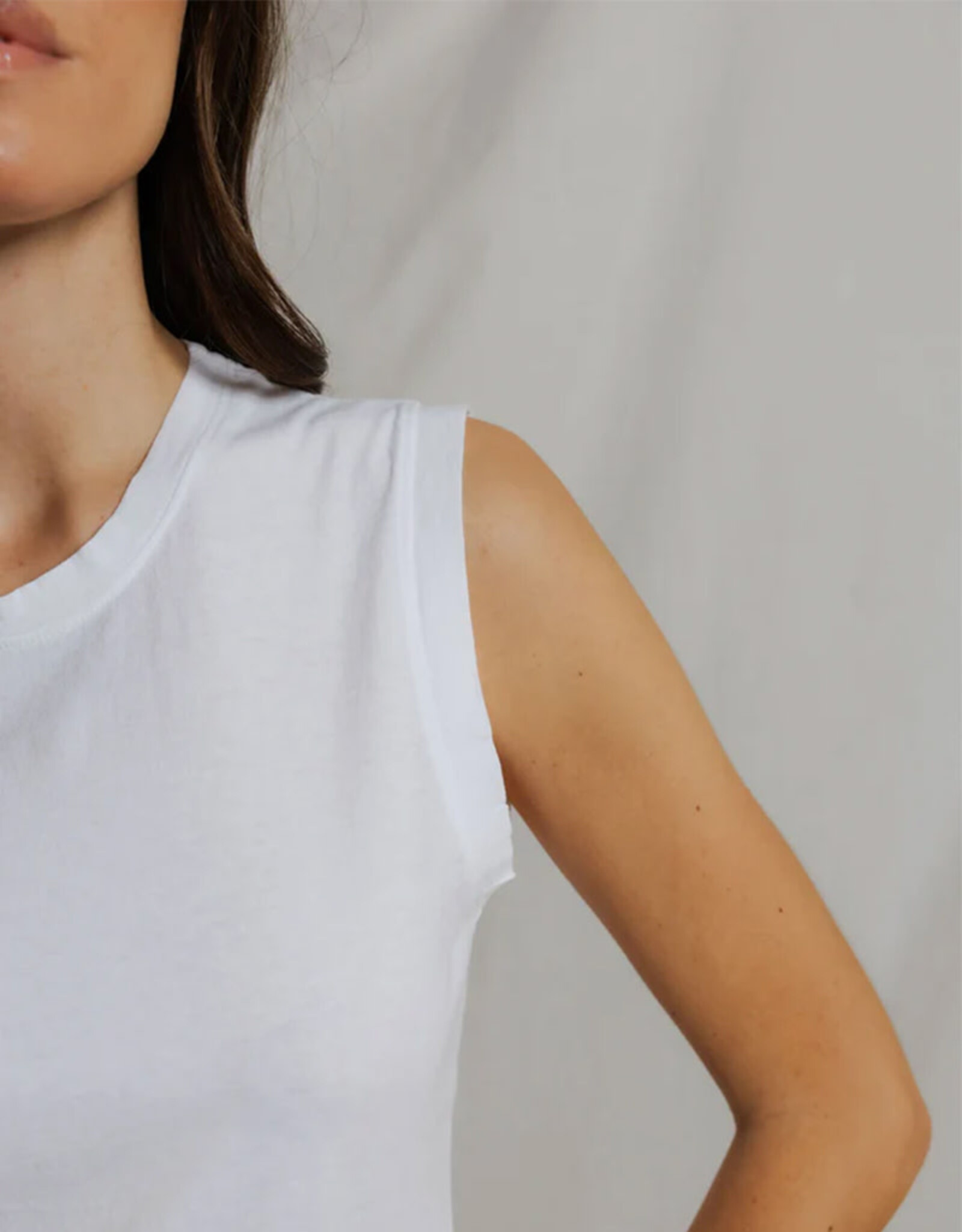 PERFECT WHITE TEE FAYE SLEEVELESS CREW NECK