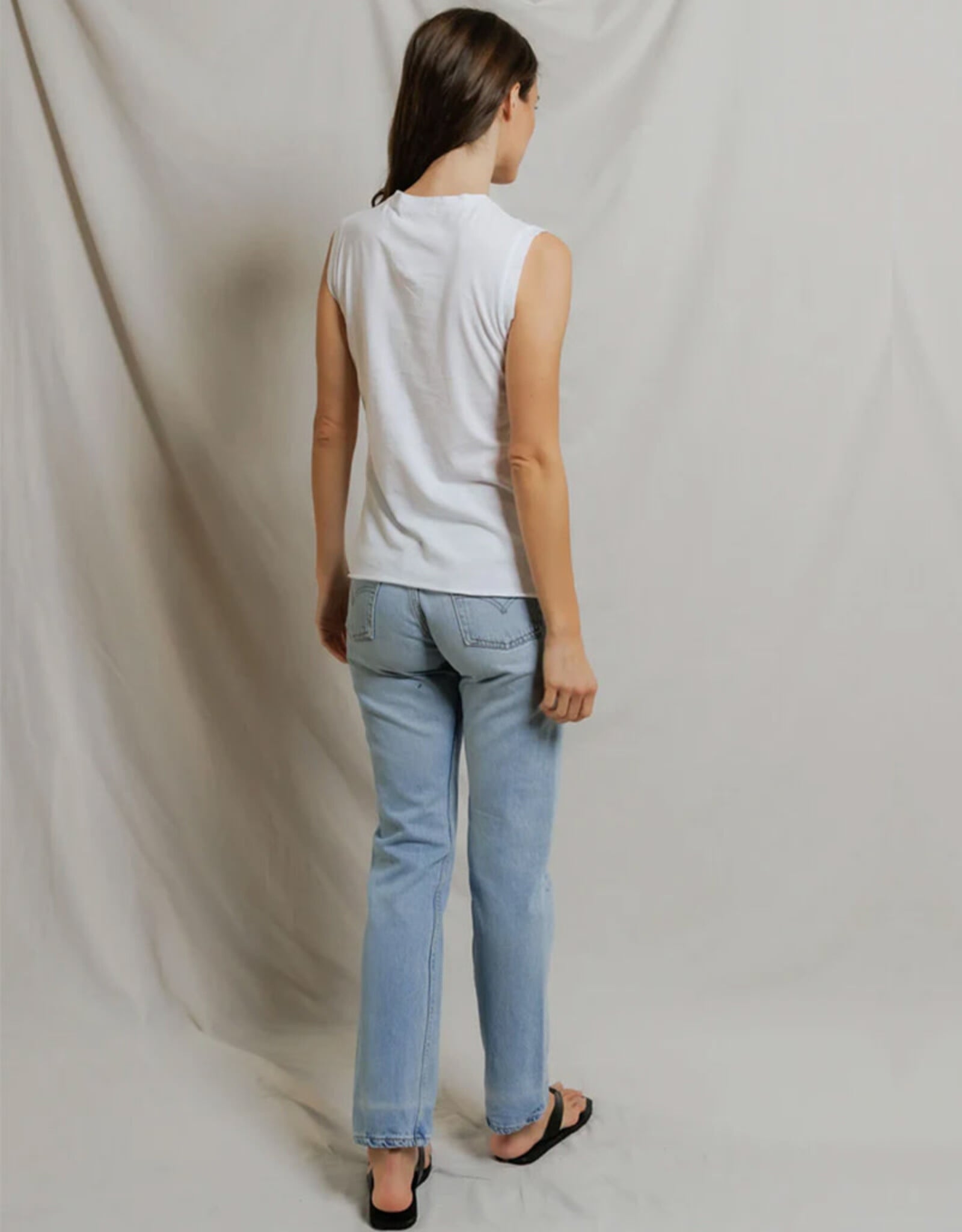 PERFECT WHITE TEE FAYE SLEEVELESS CREW NECK