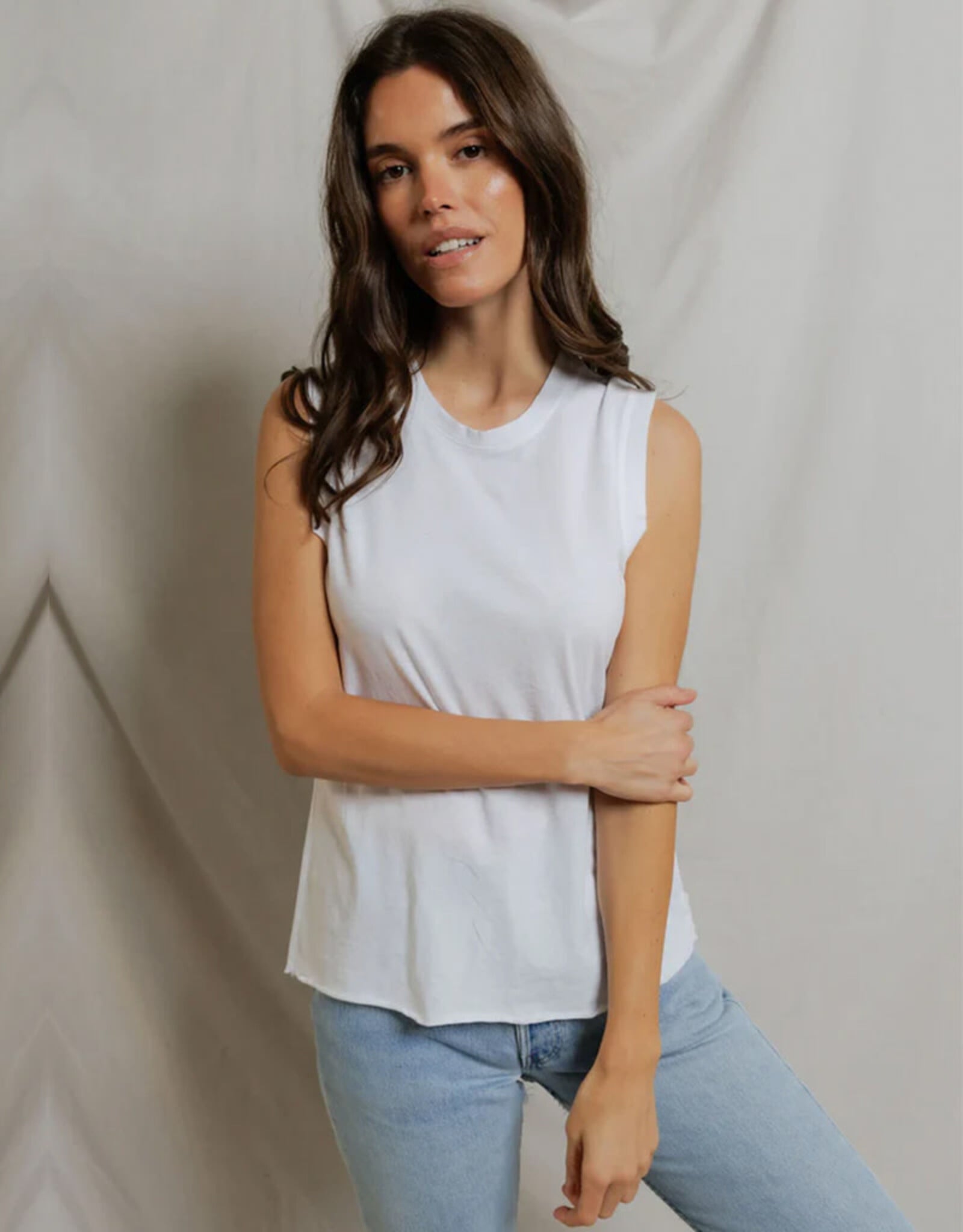 PERFECT WHITE TEE FAYE SLEEVELESS CREW NECK