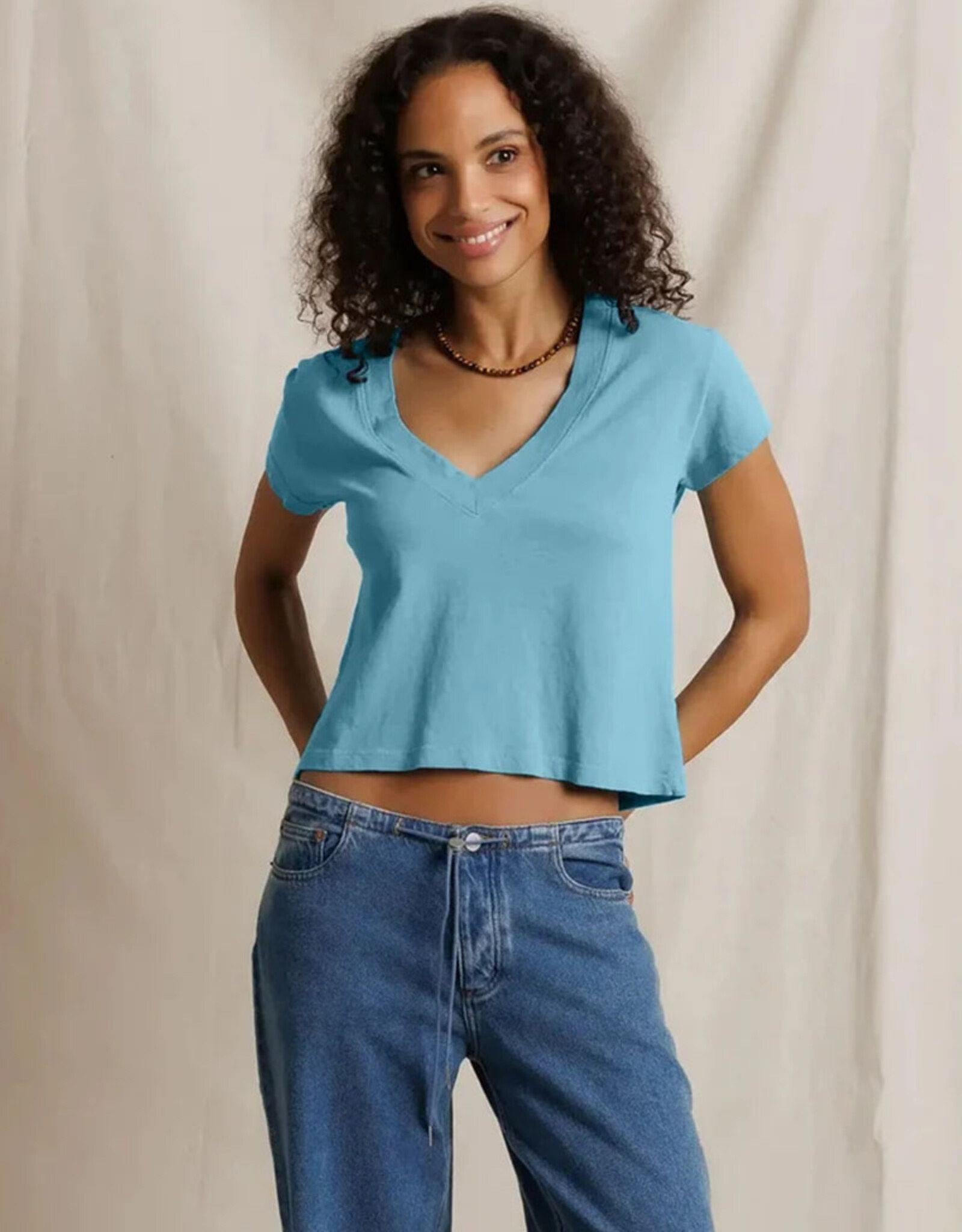 PERFECT WHITE TEE ALANIS COTTON VNECK