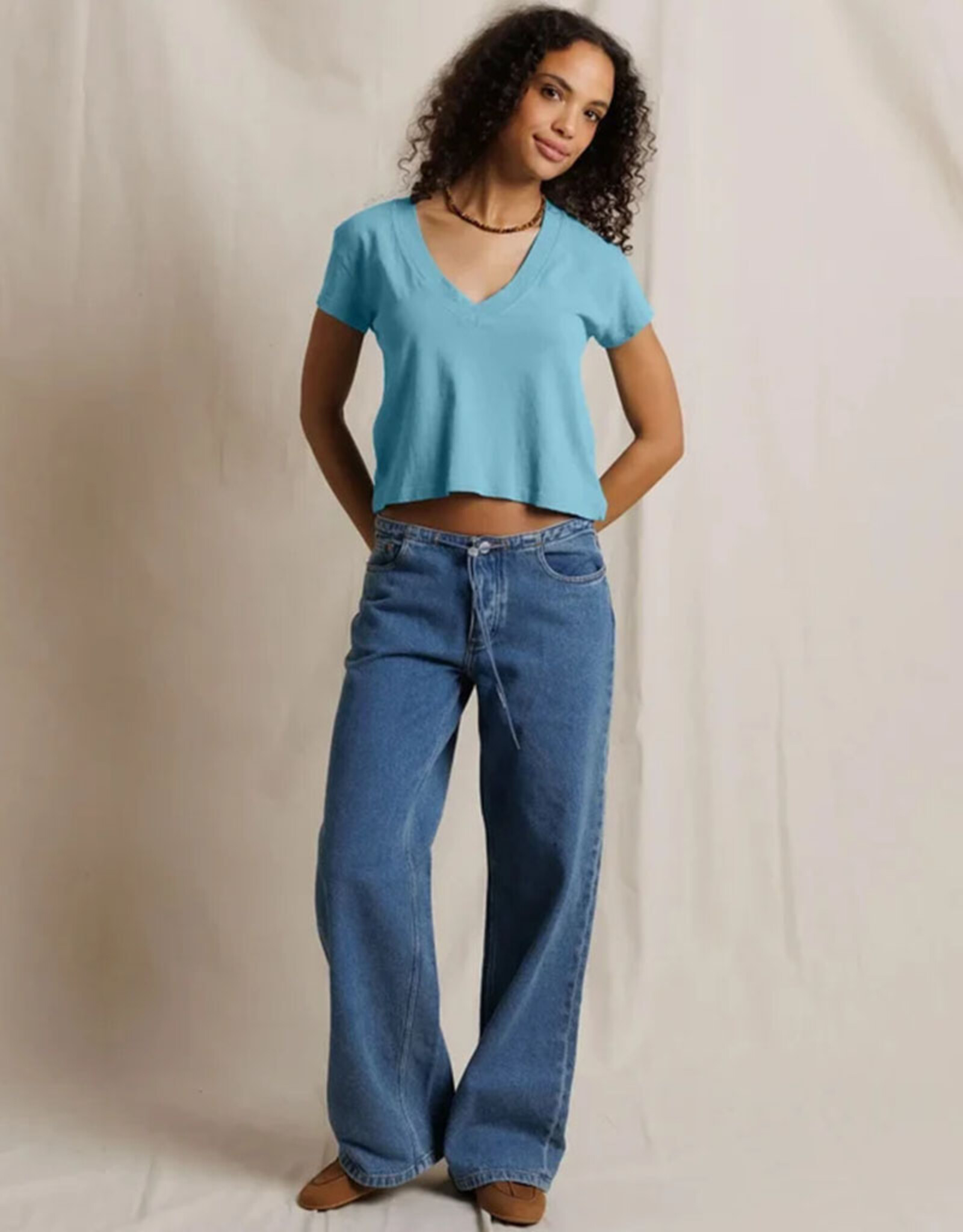 PERFECT WHITE TEE ALANIS COTTON VNECK