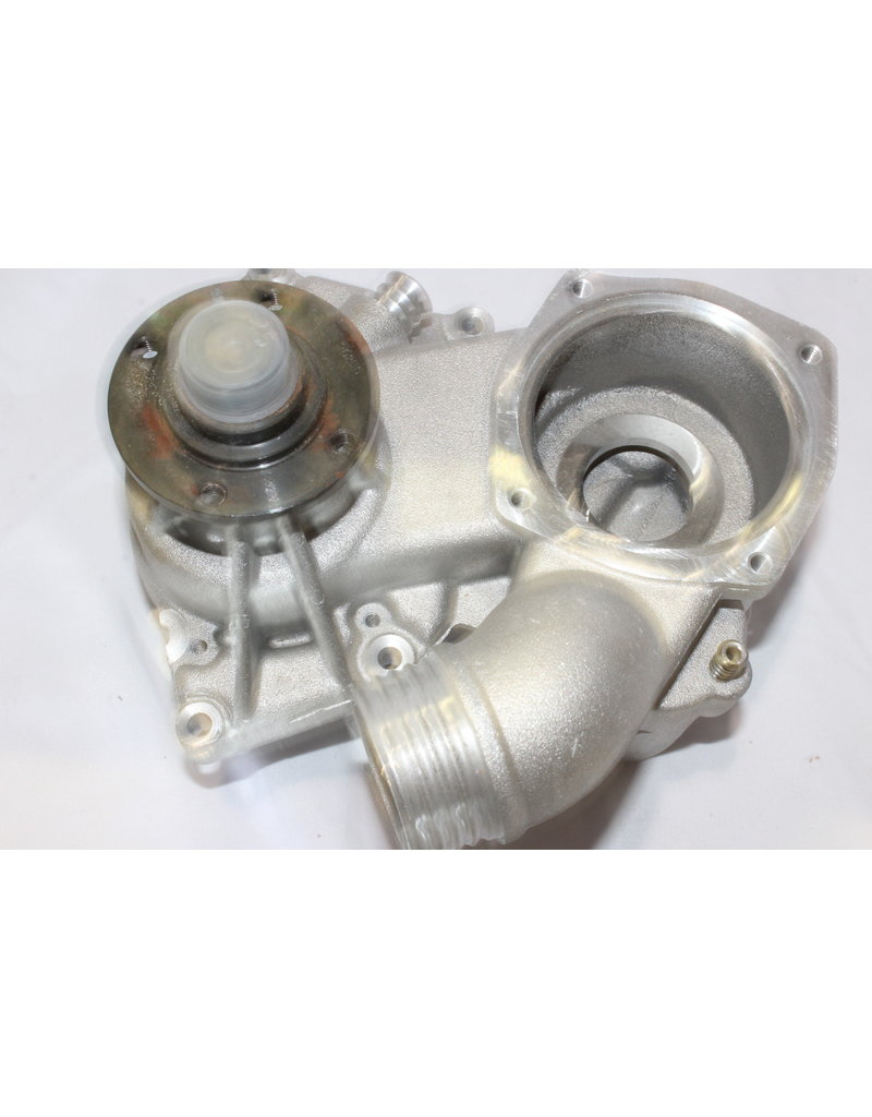 BMW Water pump for BMW 8 series E-31