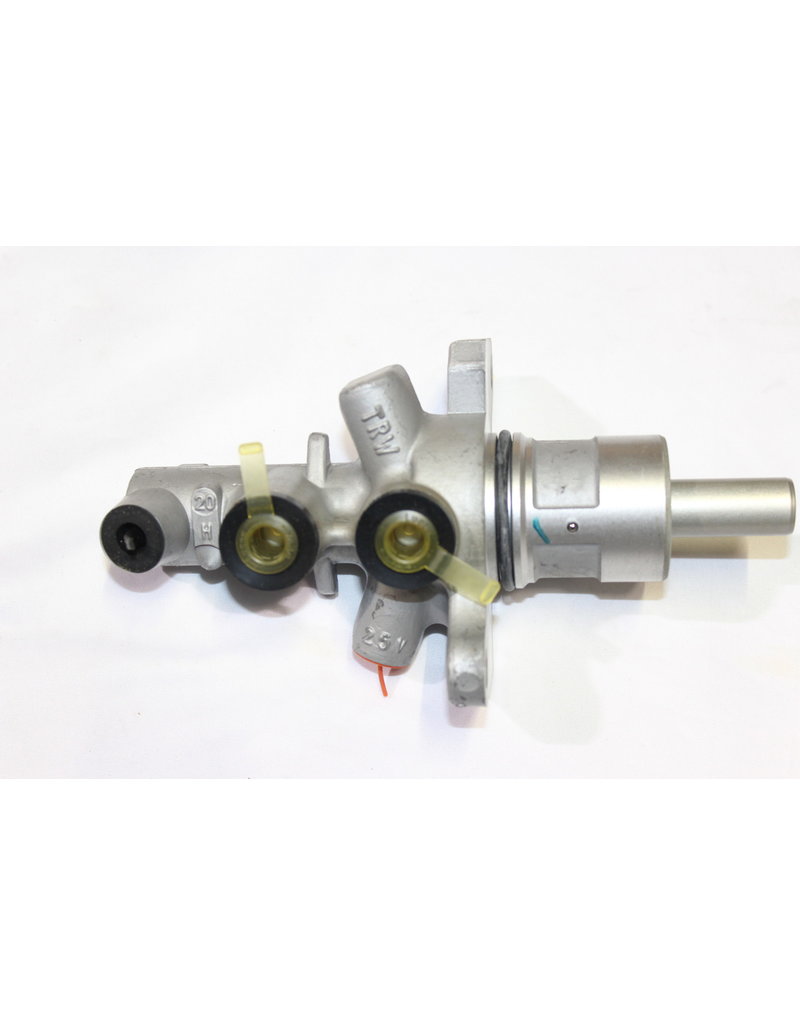 Brake master cylinder for BMW E-38 E-39