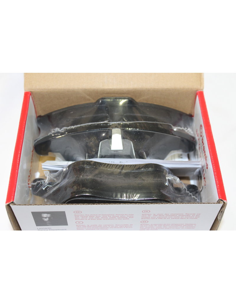 Front Ceramic Slotted Disc Brake Pads Set Brembo P24076 for Land Rover LR2