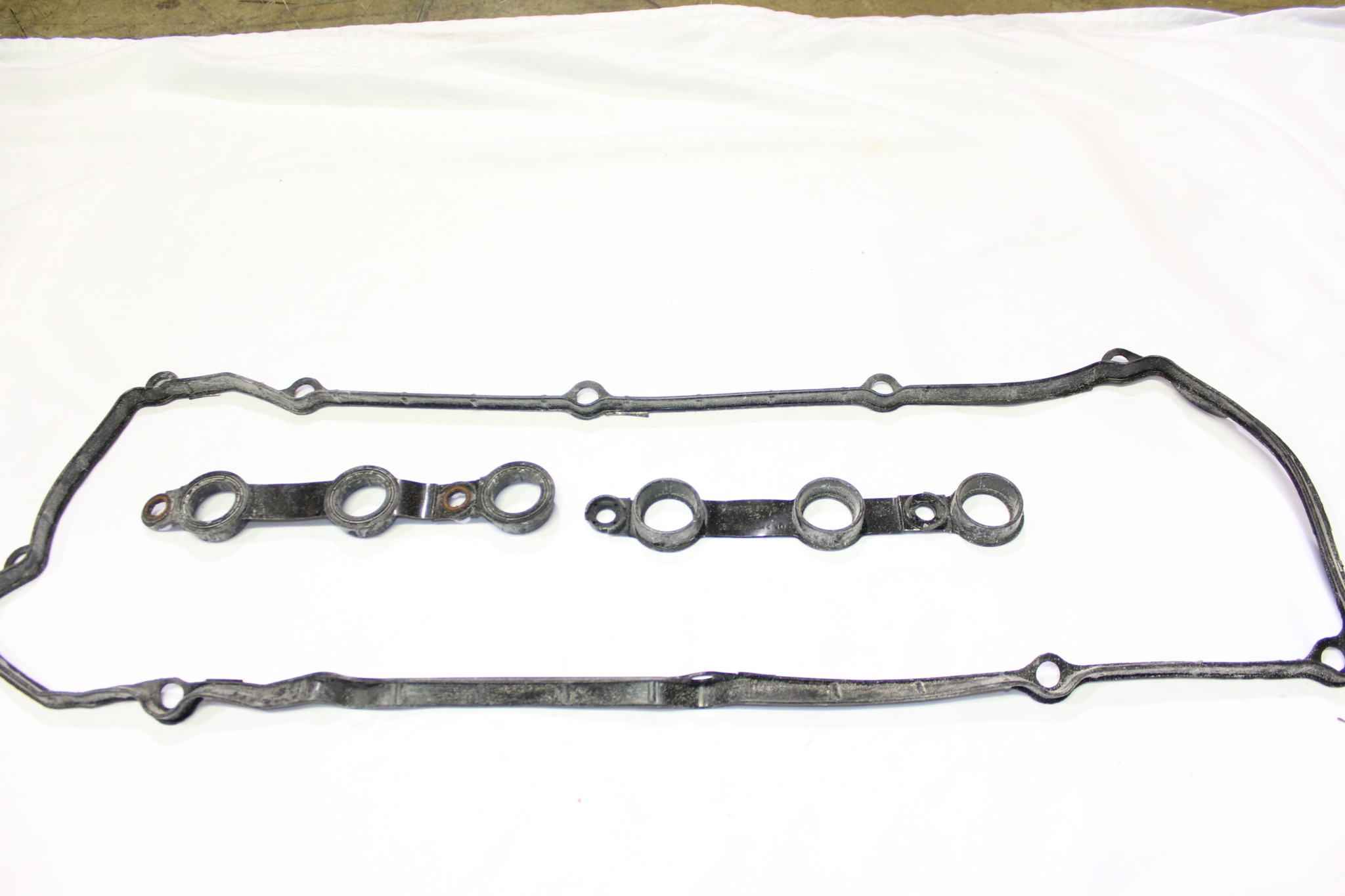 Valve cover gasket for BMW BMW E36 E39 323i 323is 328i 528i M3 A R T